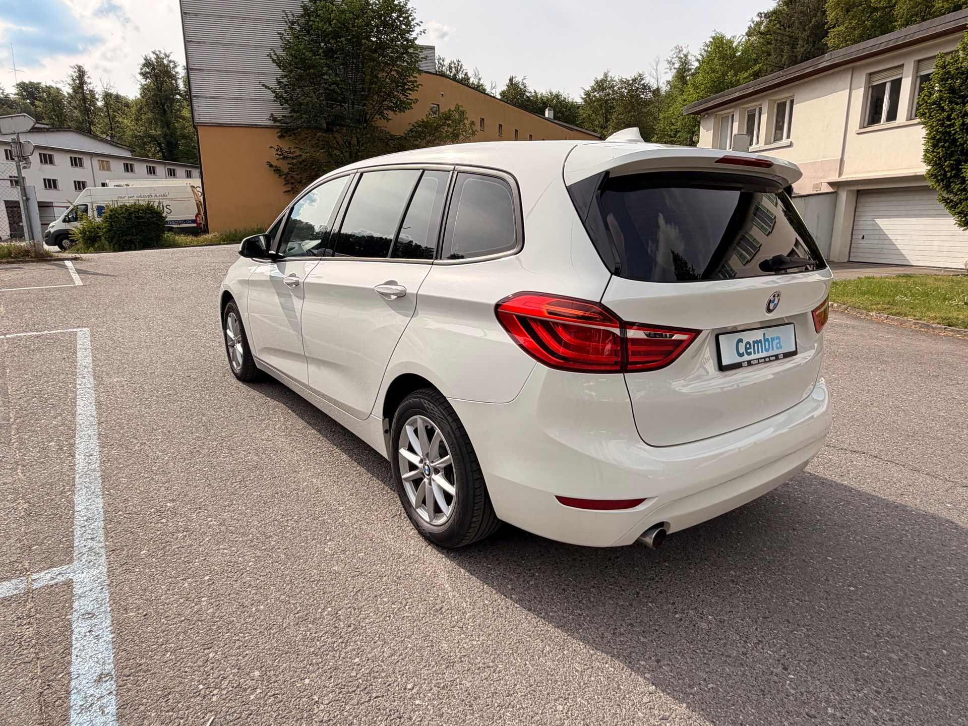 BMW 218d Gran Tourer Luxury Line-image-3