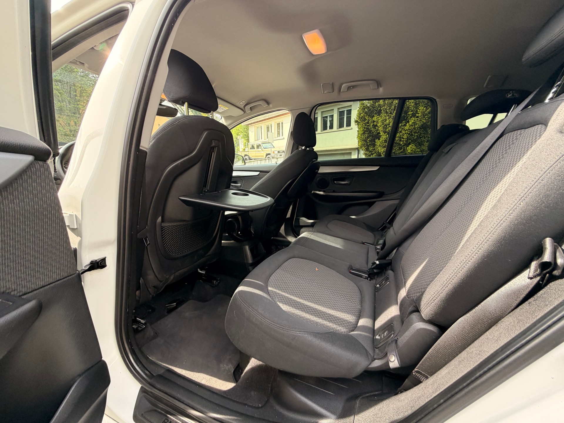 BMW 218d Gran Tourer Luxury Line-image-10