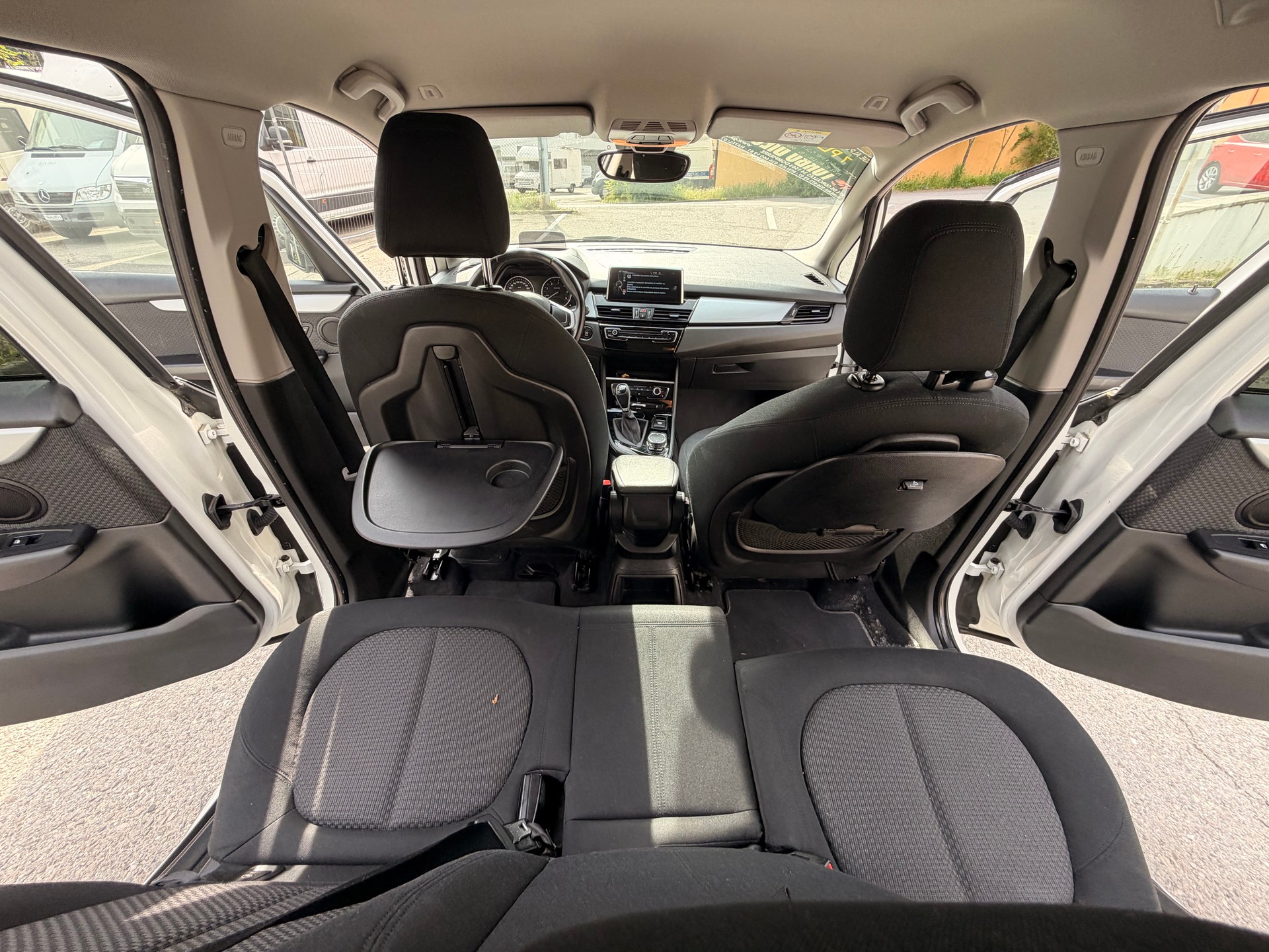 BMW 218d Gran Tourer Luxury Line-image-23