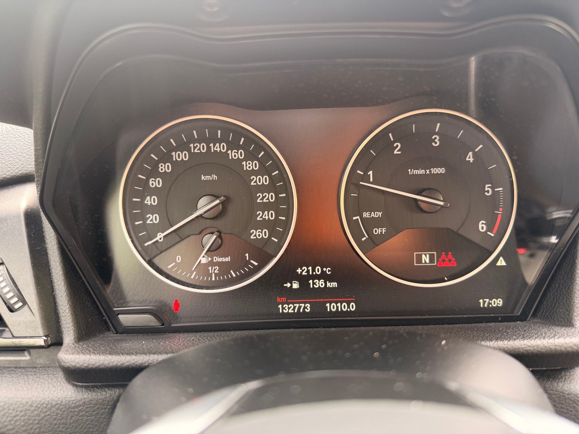 BMW 218d Gran Tourer Luxury Line-image-25