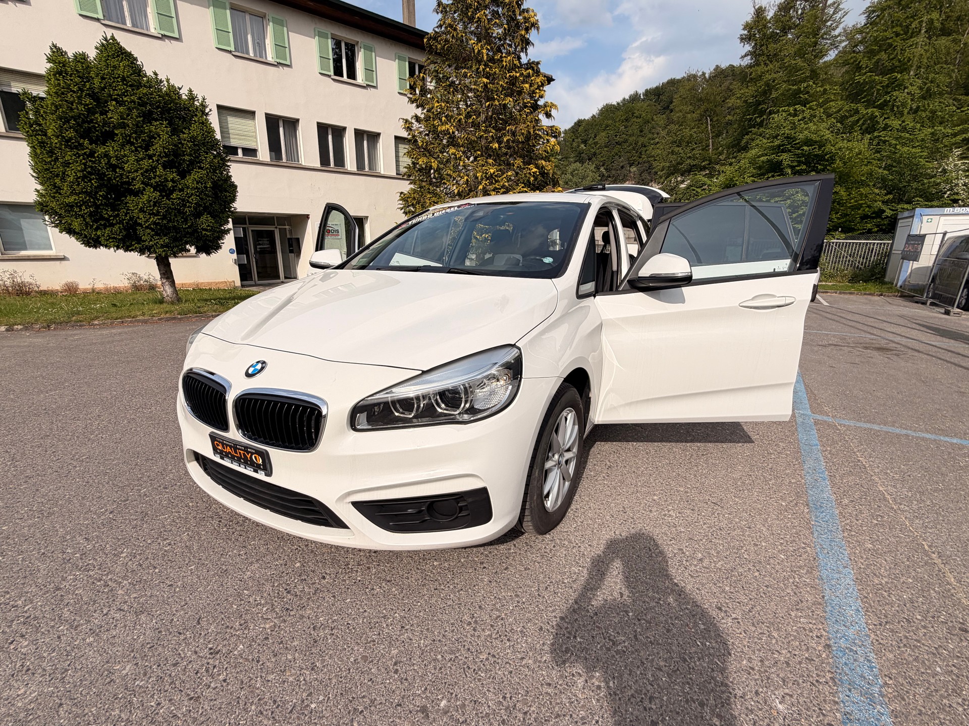 BMW 218d Gran Tourer Luxury Line-image-15
