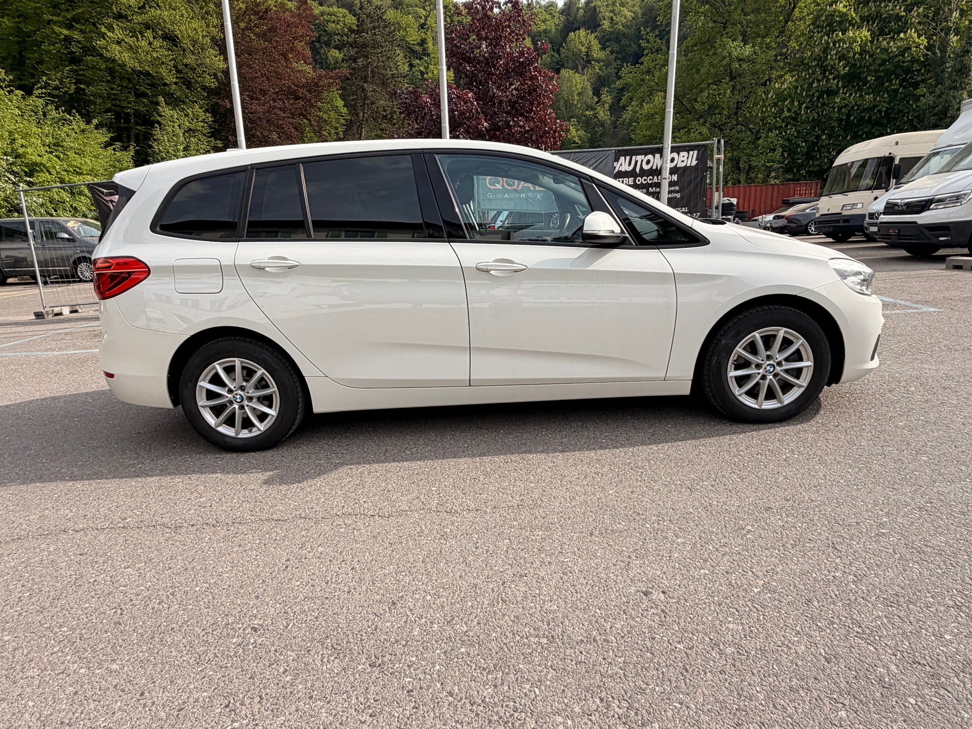 BMW 218d Gran Tourer Luxury Line-image-6