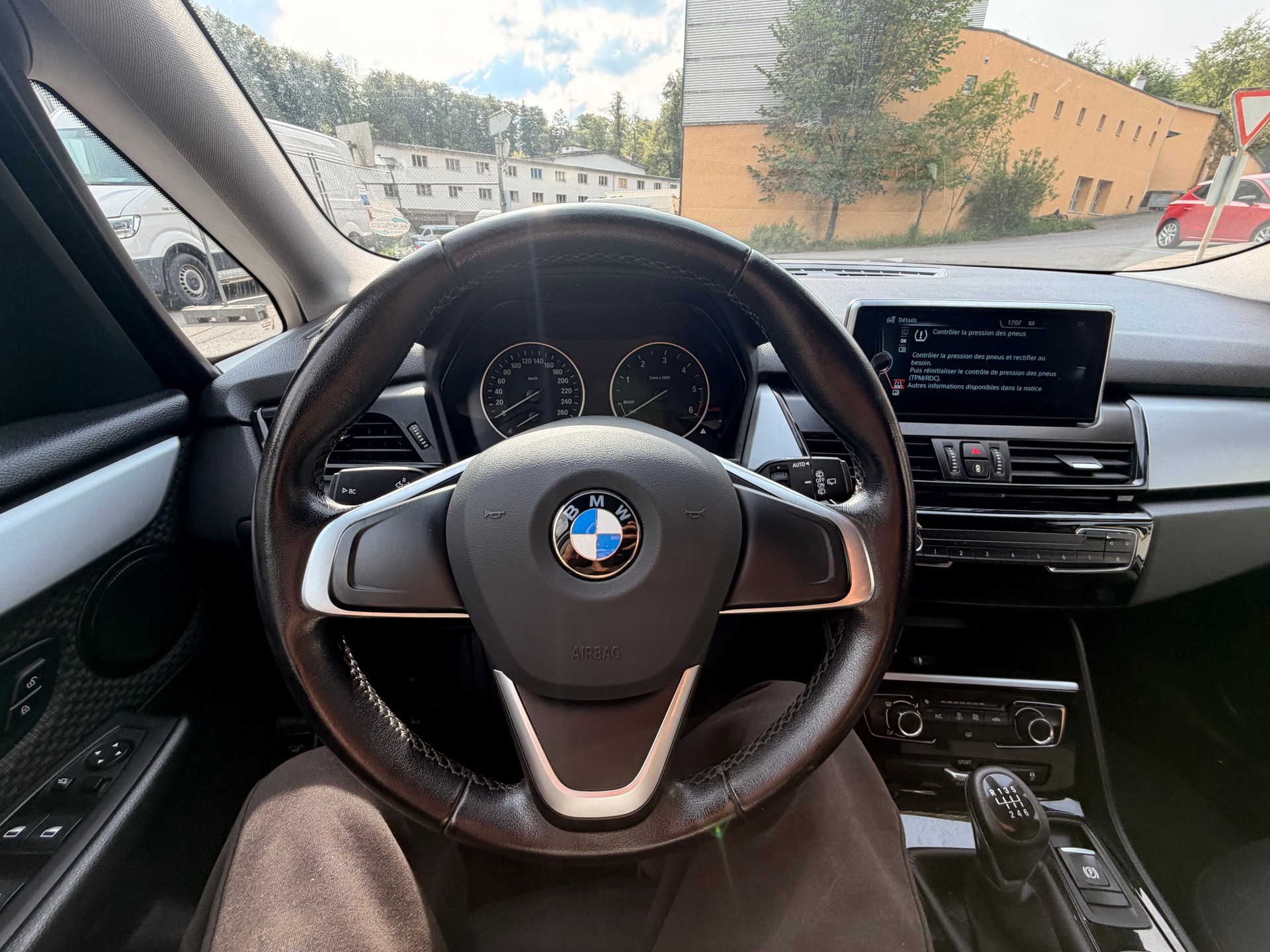 BMW 218d Gran Tourer Luxury Line-image-24