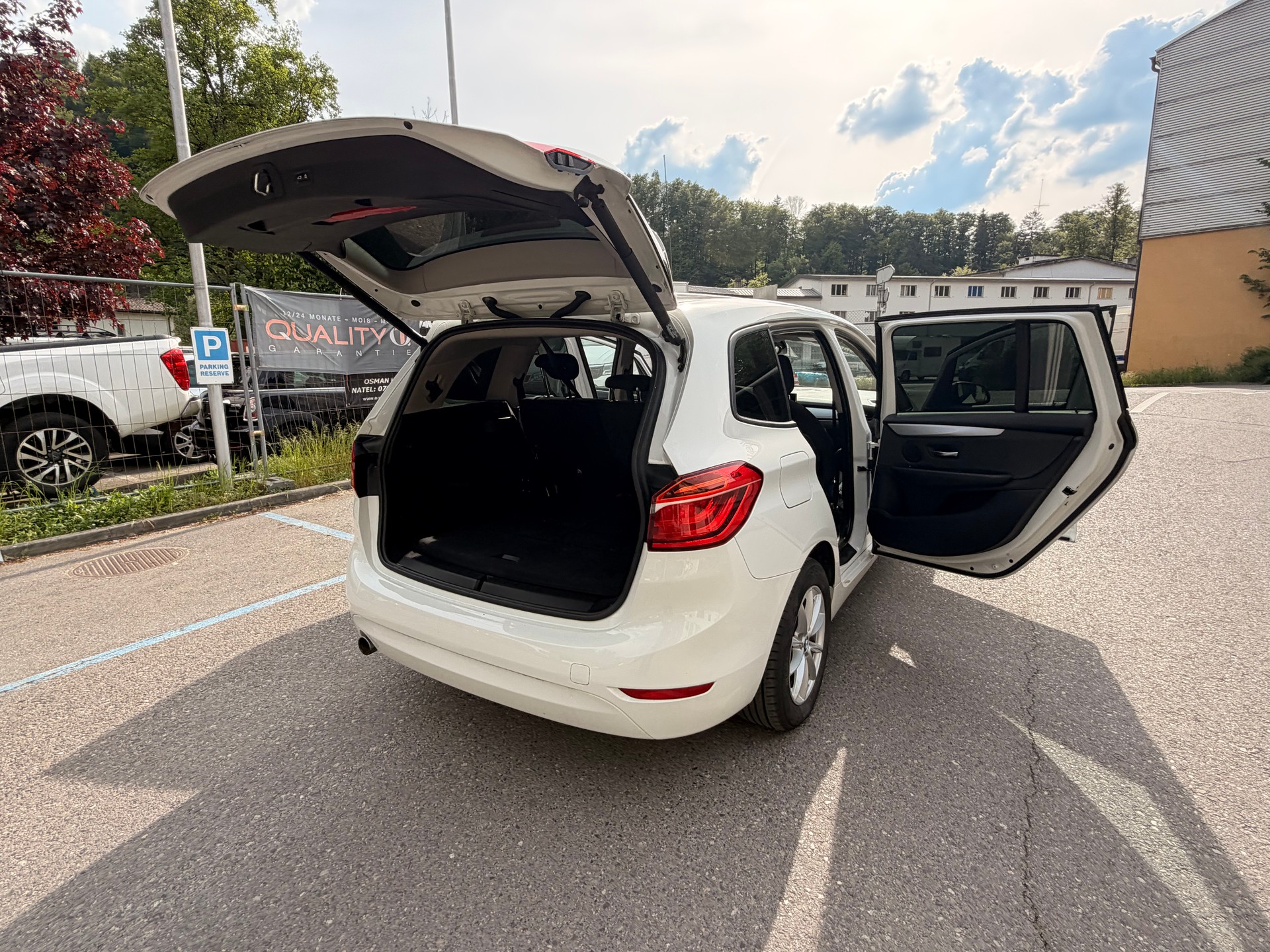 BMW 218d Gran Tourer Luxury Line-image-19