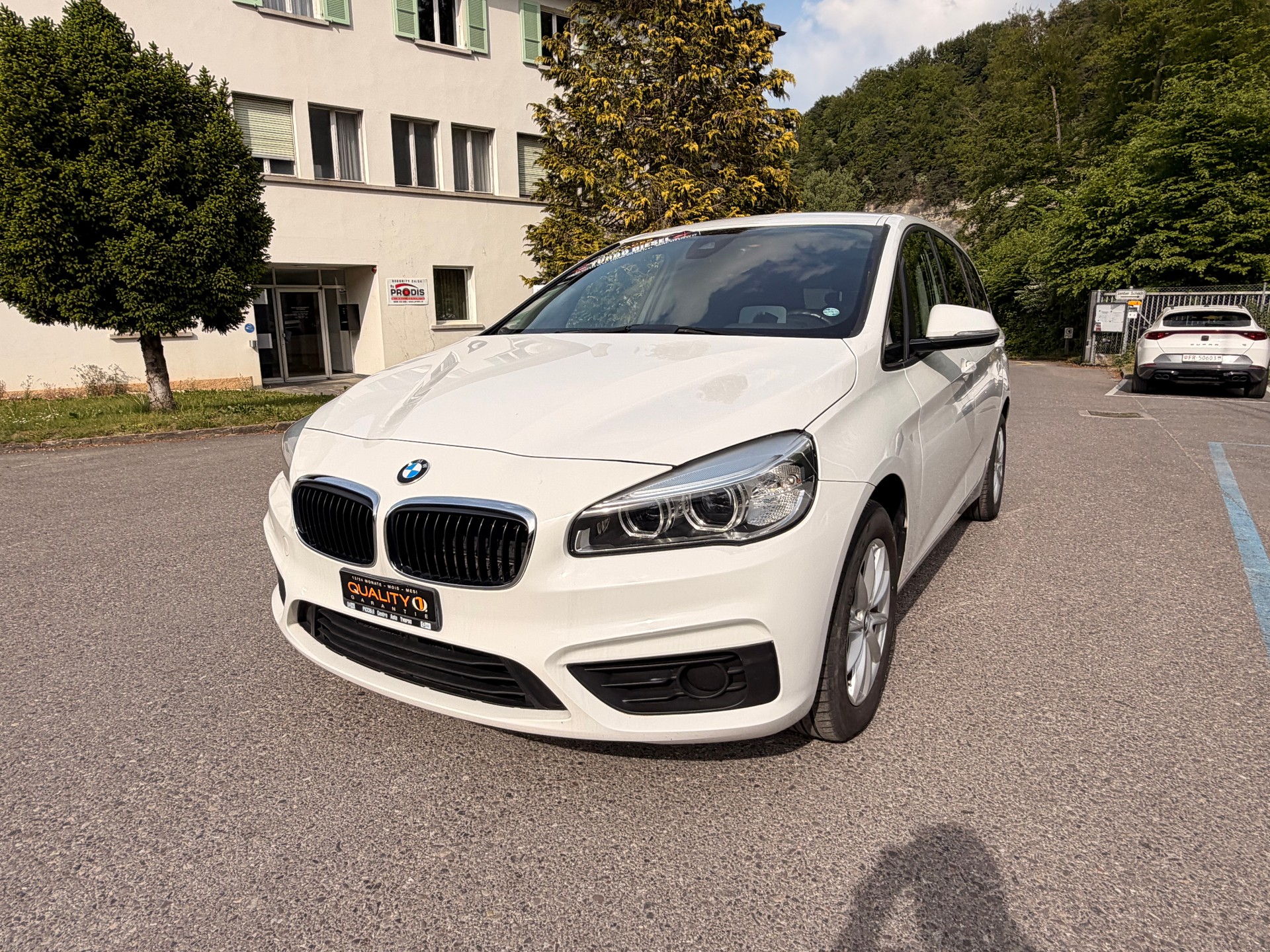 BMW 218d Gran Tourer Luxury Line-image-1