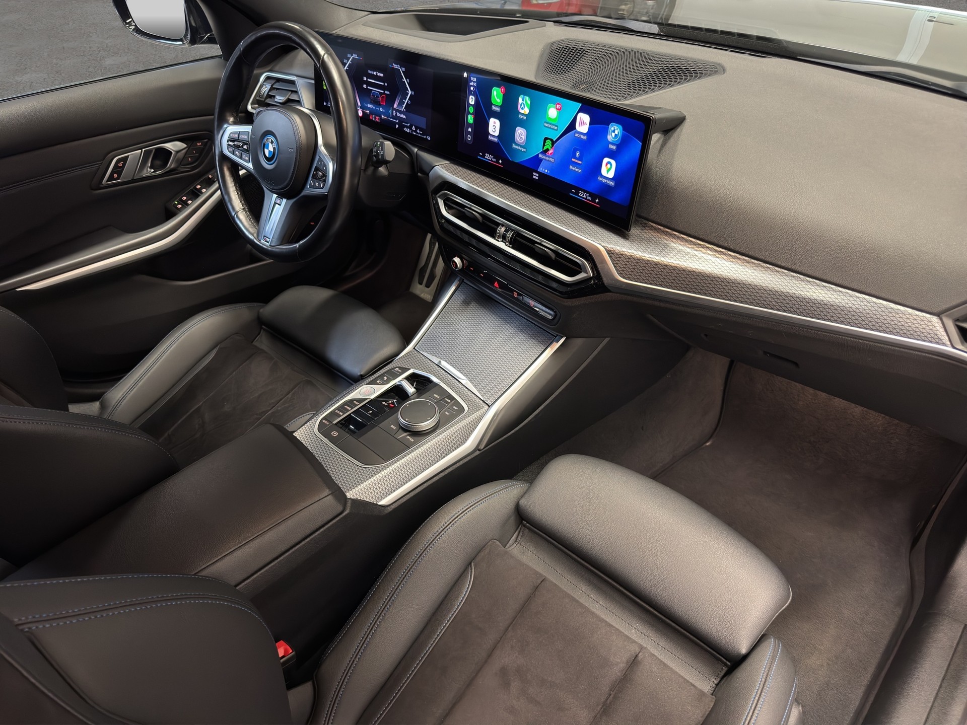 BMW 320e xDrive Touring Steptronic M Sport-image-11