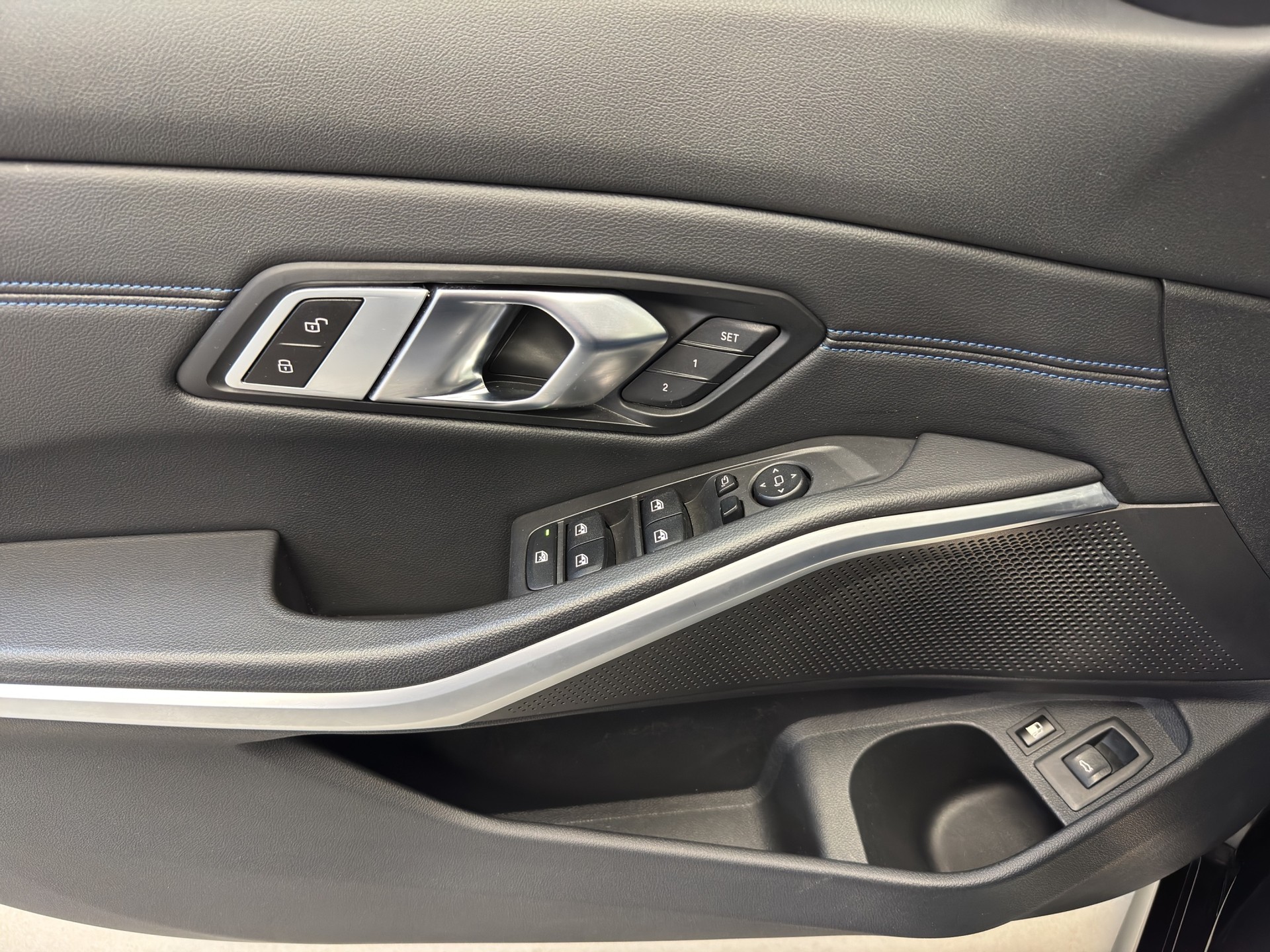 BMW 320e xDrive Touring Steptronic M Sport-image-8