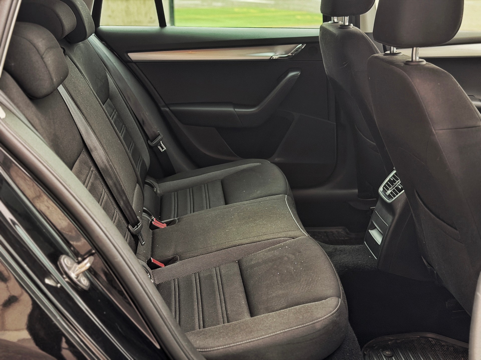SKODA Octavia Combi 2.0 TDI Ambition DSG-image-19