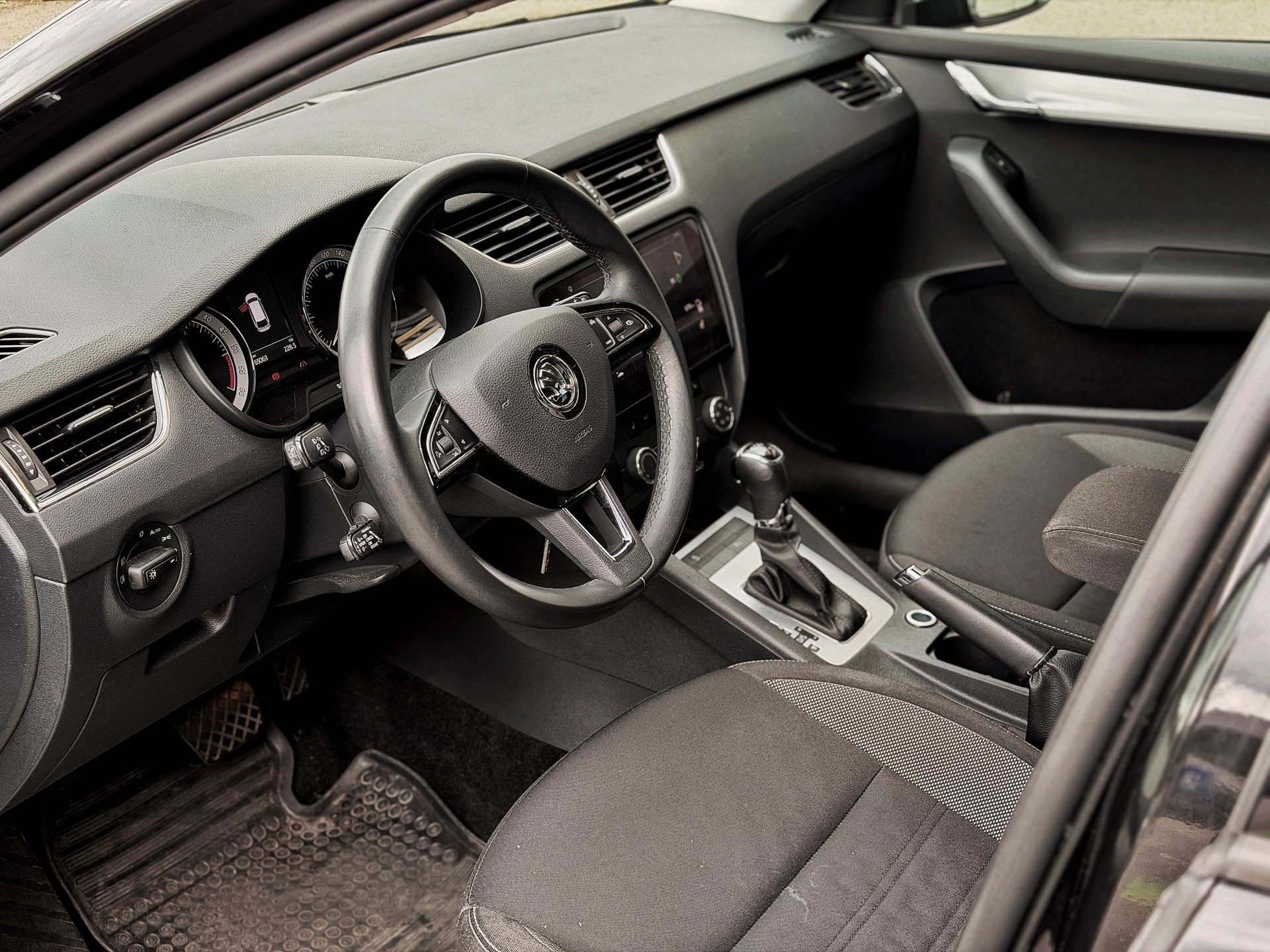 SKODA Octavia Combi 2.0 TDI Ambition DSG-image-10