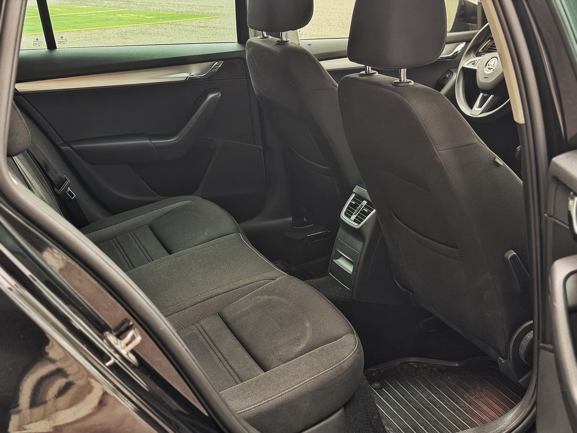 SKODA Octavia Combi 2.0 TDI Ambition DSG-image-20