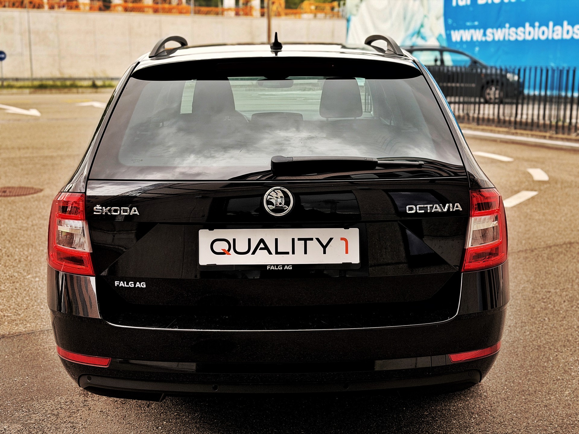 SKODA Octavia Combi 2.0 TDI Ambition DSG-showroom-element-3