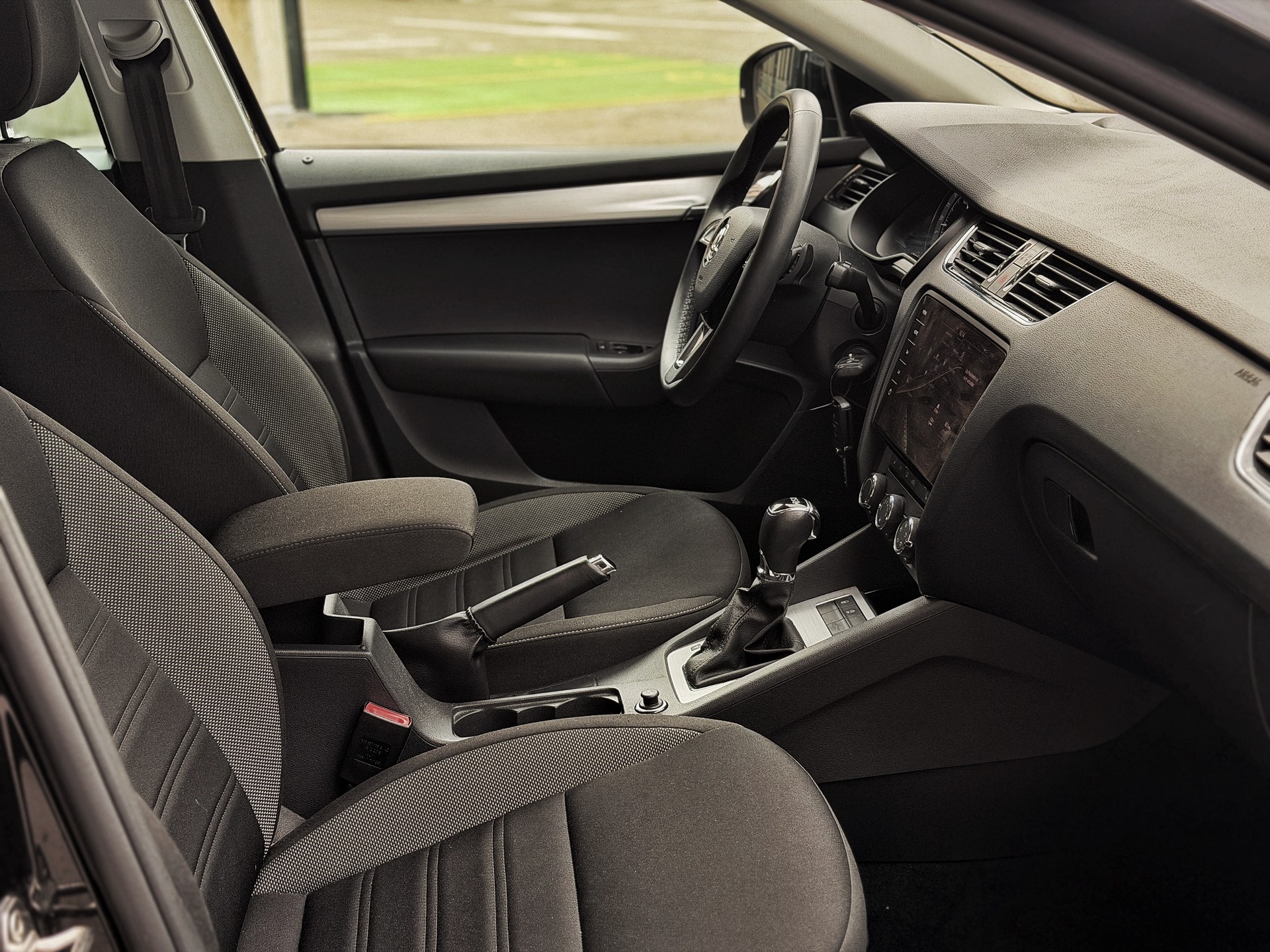 SKODA Octavia Combi 2.0 TDI Ambition DSG-image-22