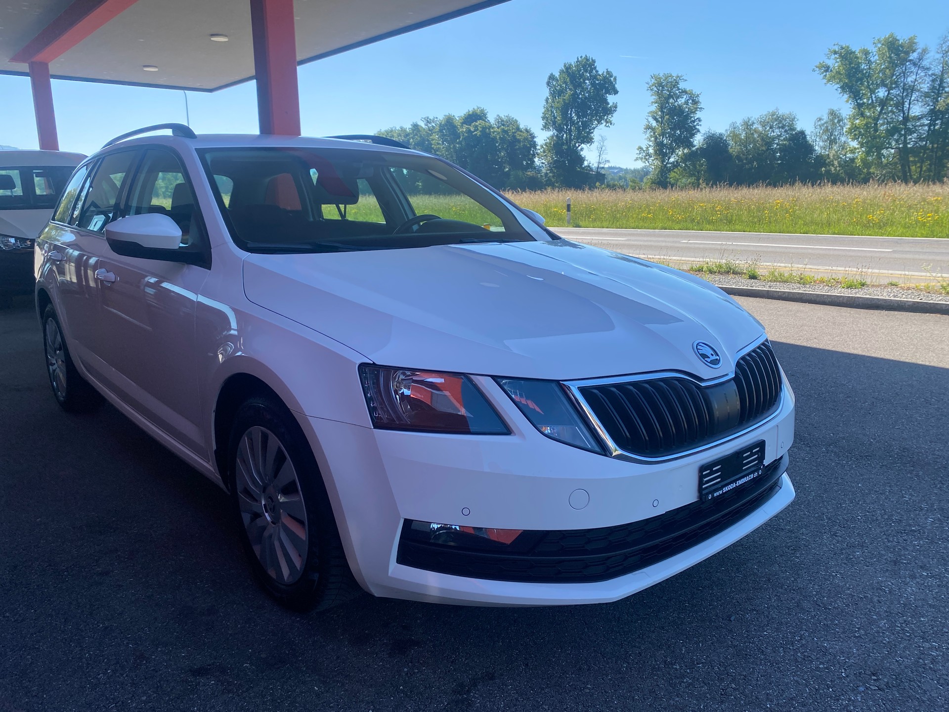 SKODA Octavia Combi 1.6 TDI Ambition-image-3