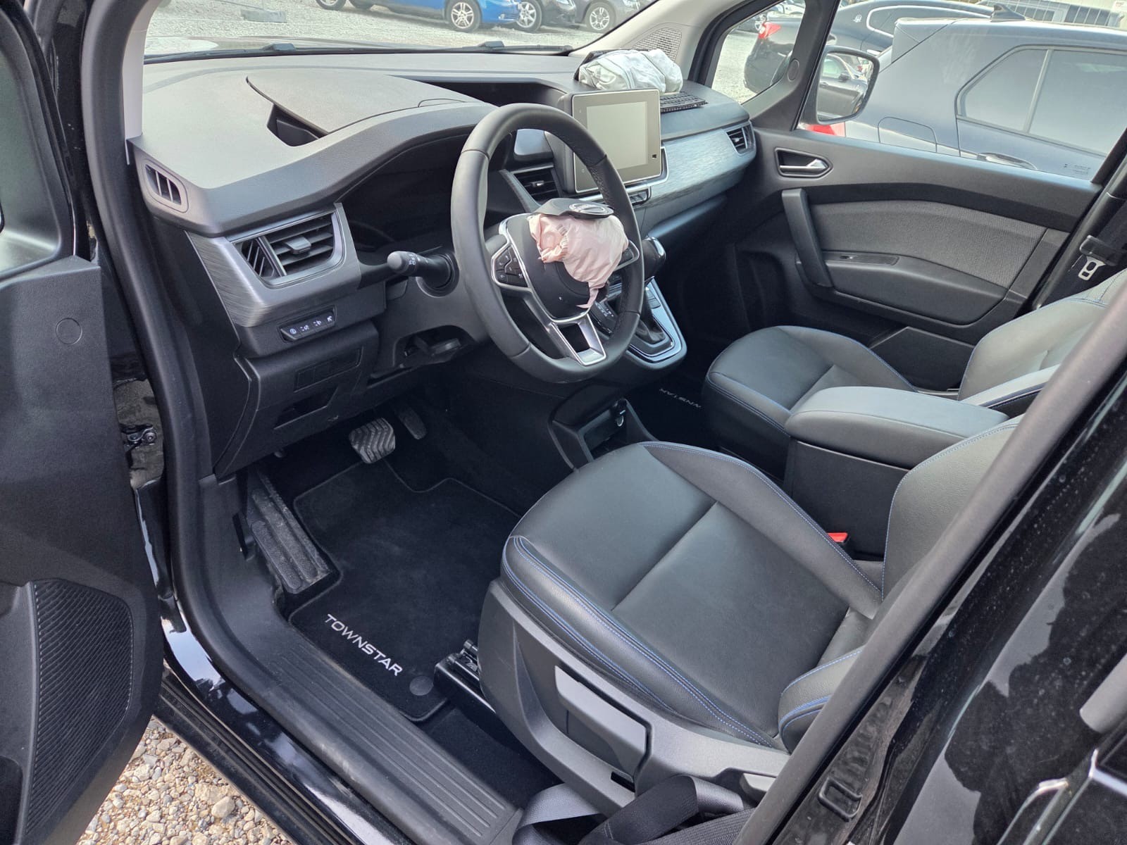 NISSAN Townstar 1.3 DIG-T L1 N-Connecta DCT WARPEL Behinderten-Fahrzeug-image-6