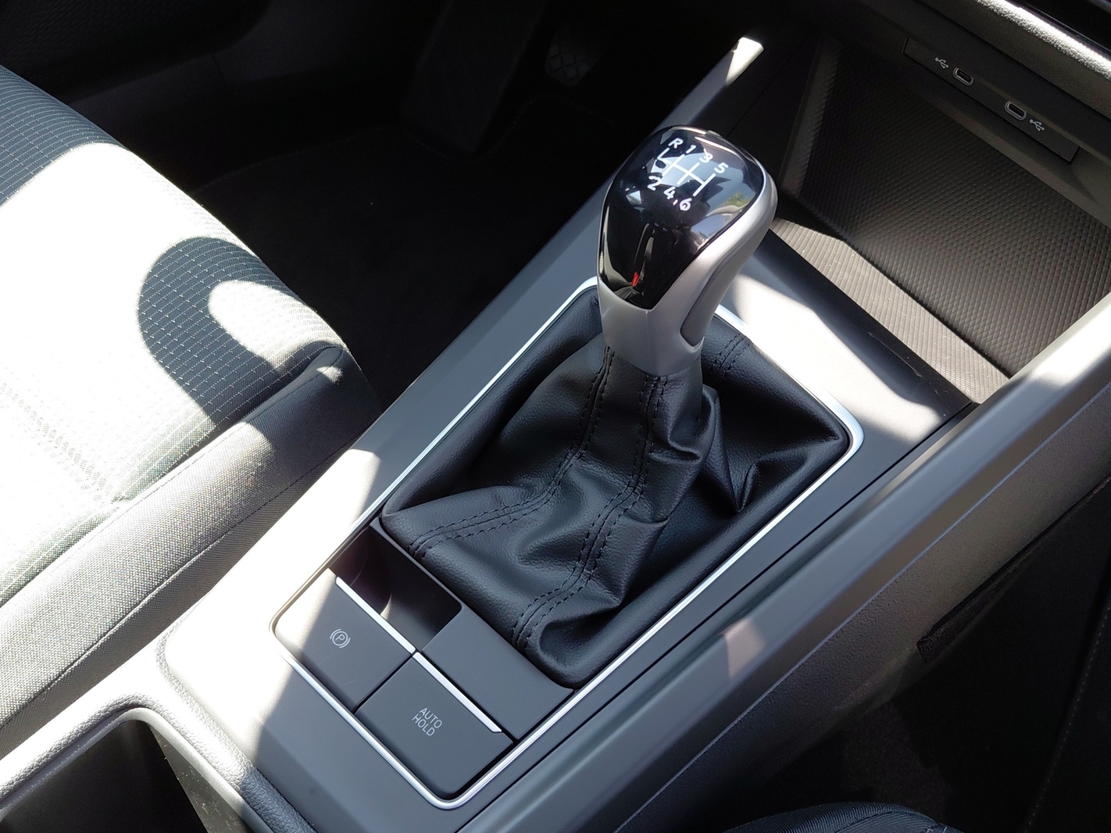 VW Golf 1.5 TSI Basis-image-14