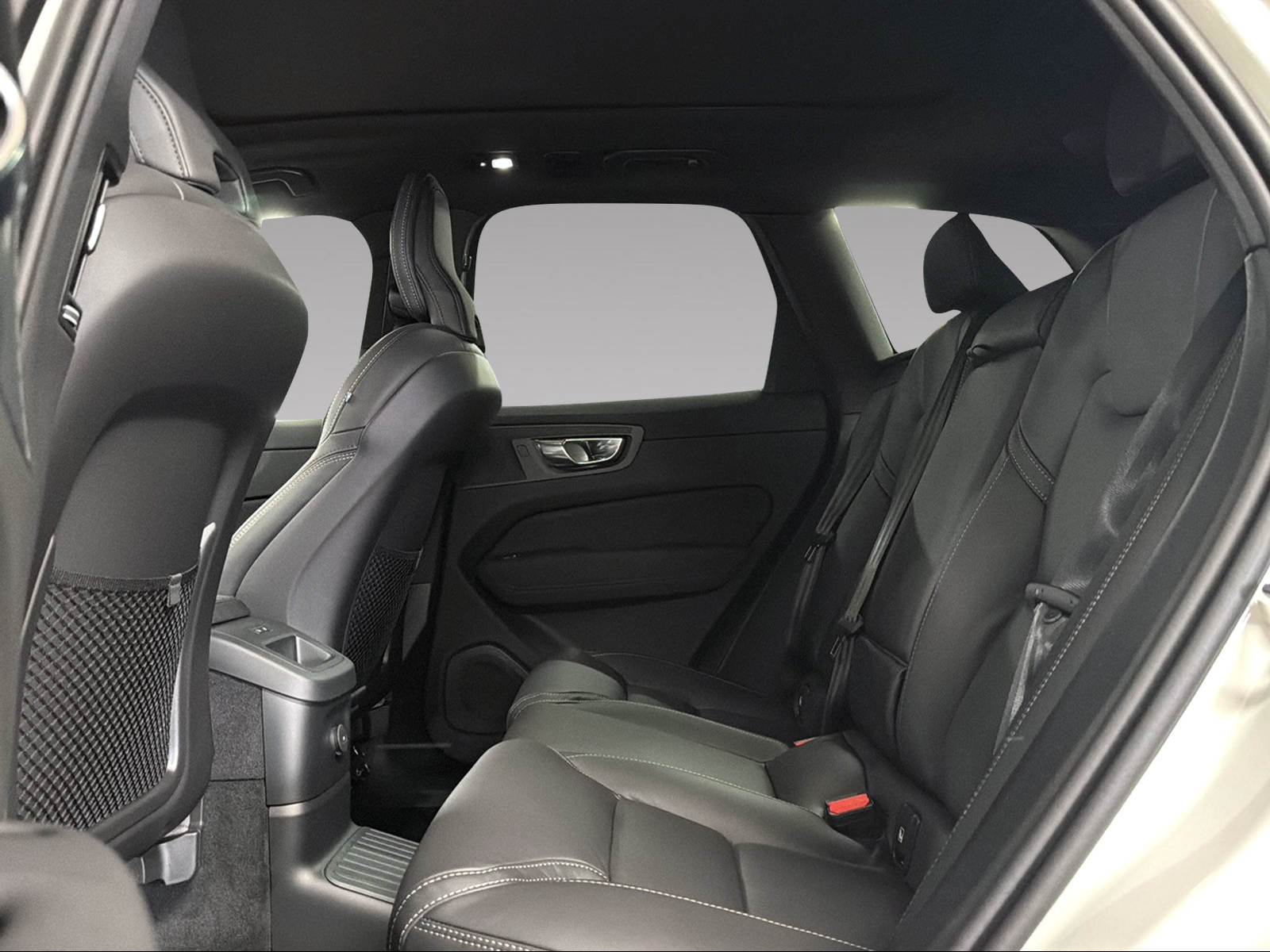 VOLVO XC60 2.0 T8 TE Ultra Dark eAWD-image-12