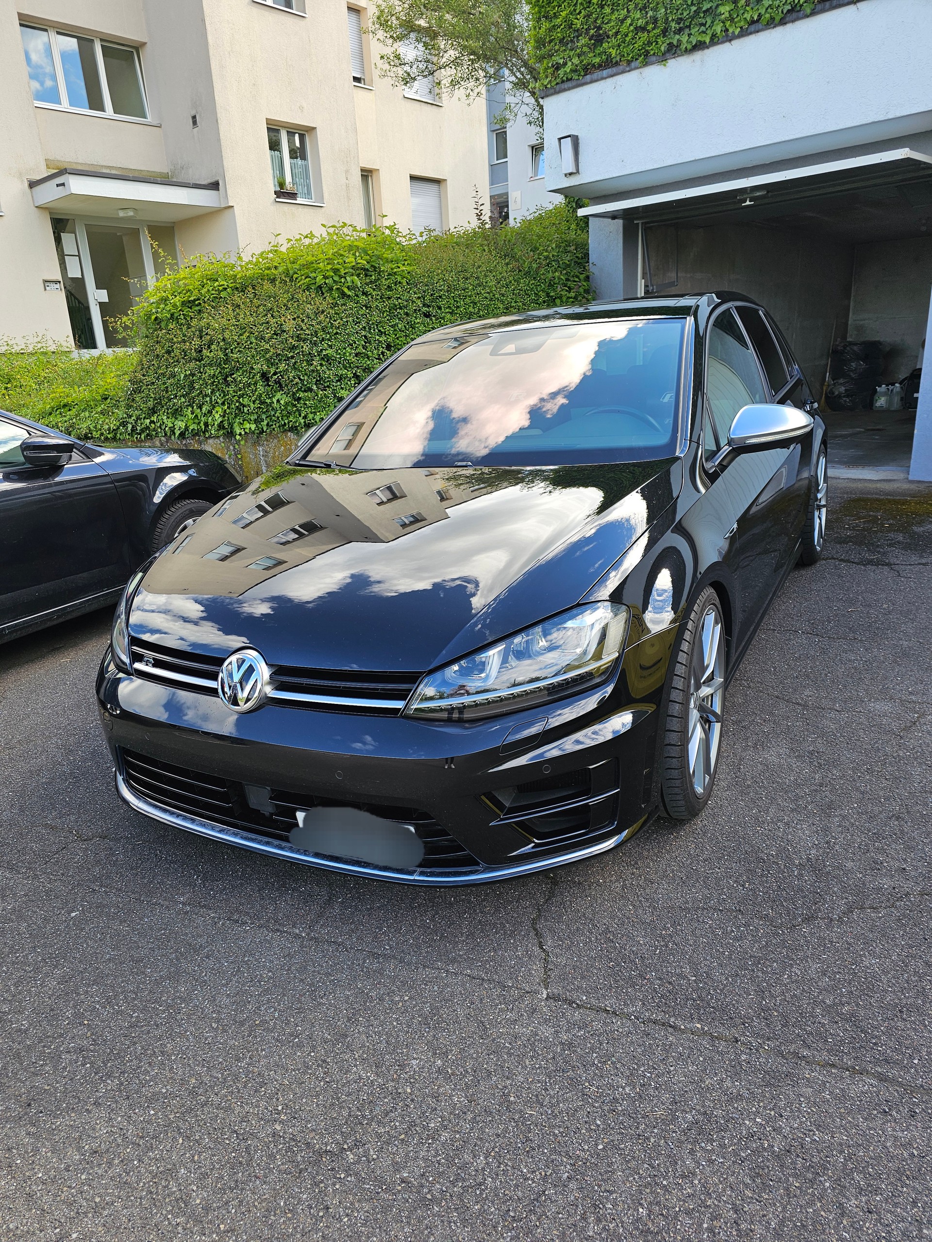 VW 2.0 TSI R DSG 4motion-image-0