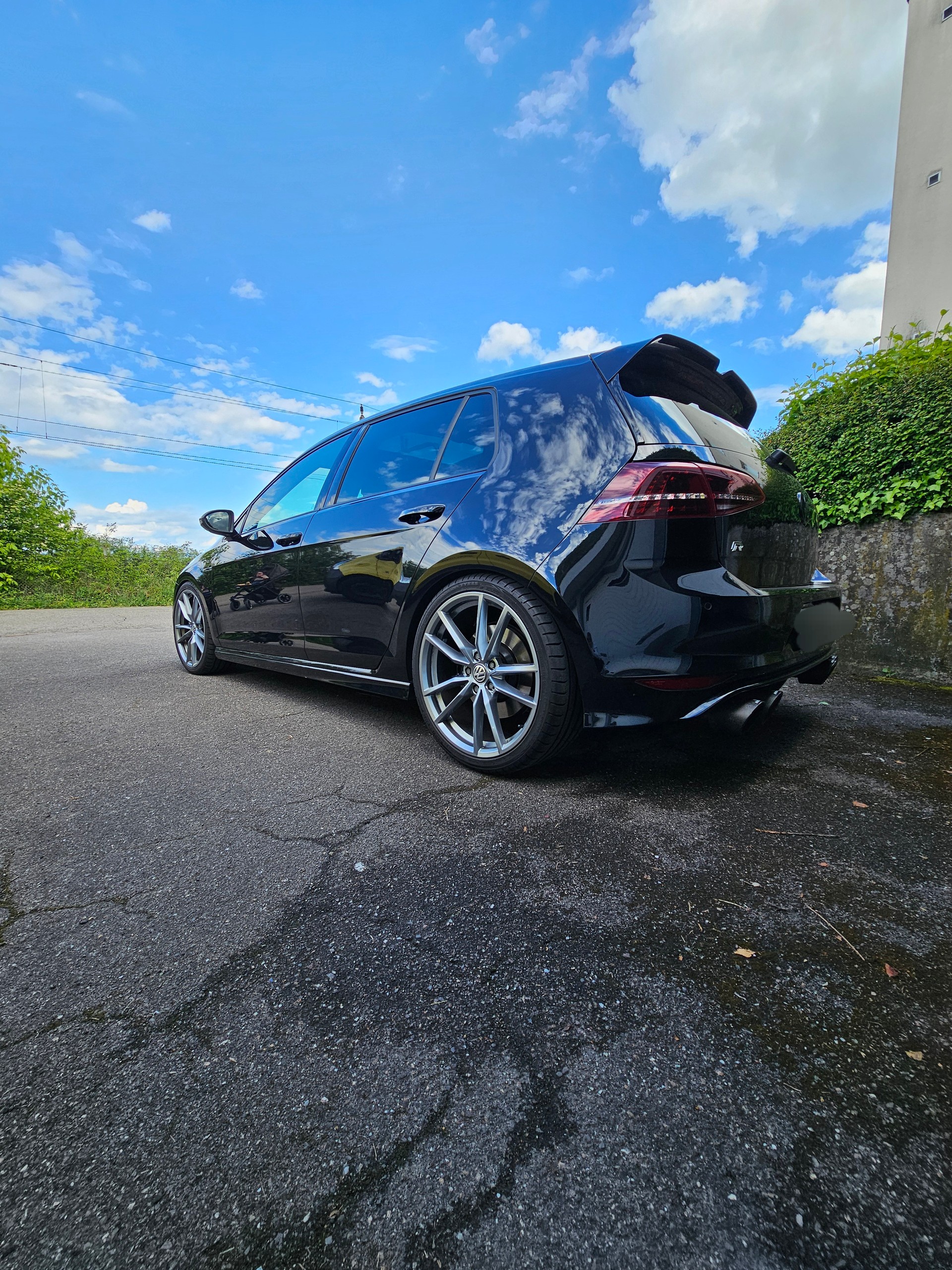 VW 2.0 TSI R DSG 4motion-image-5