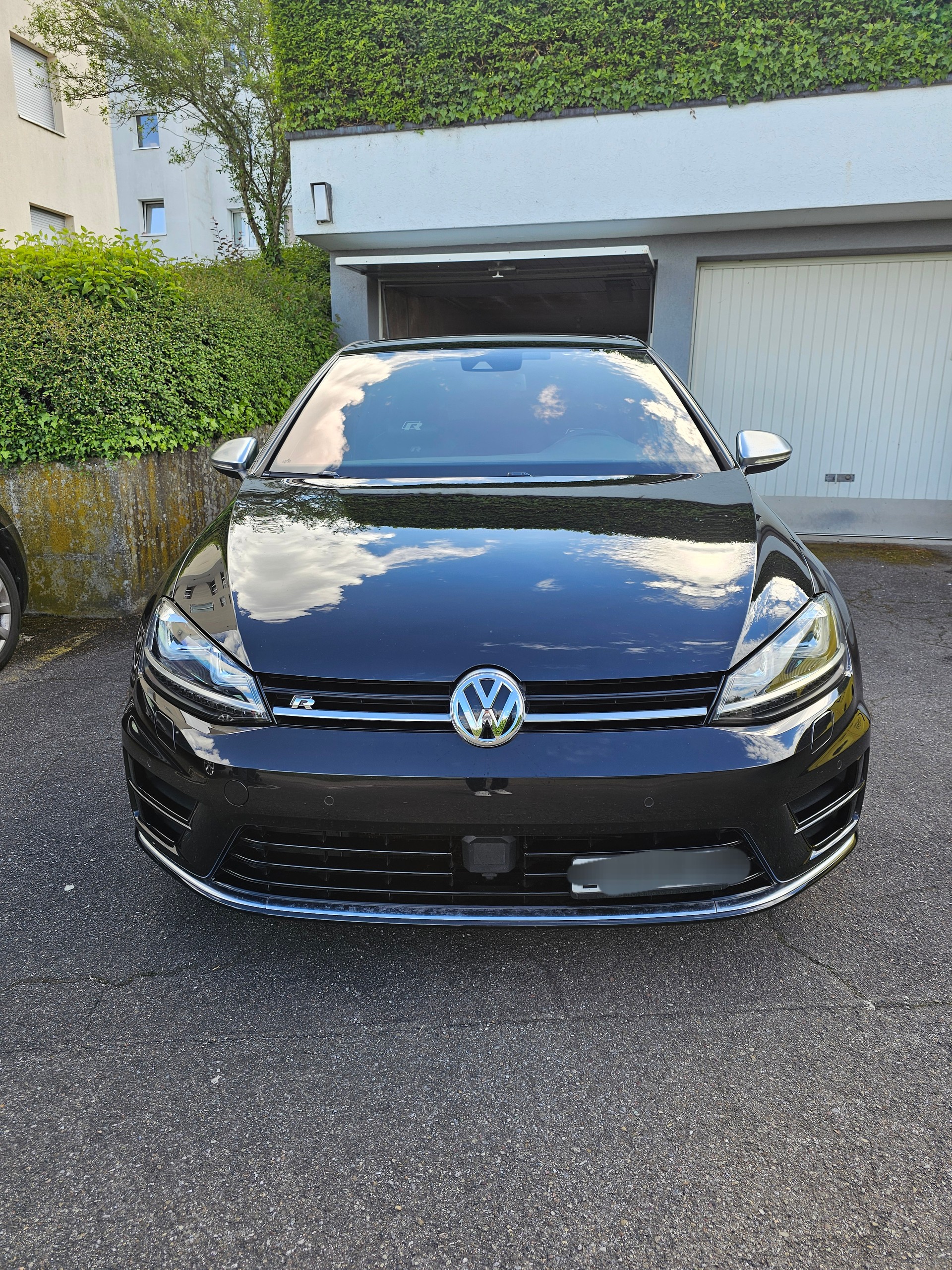 VW 2.0 TSI R DSG 4motion-image-1