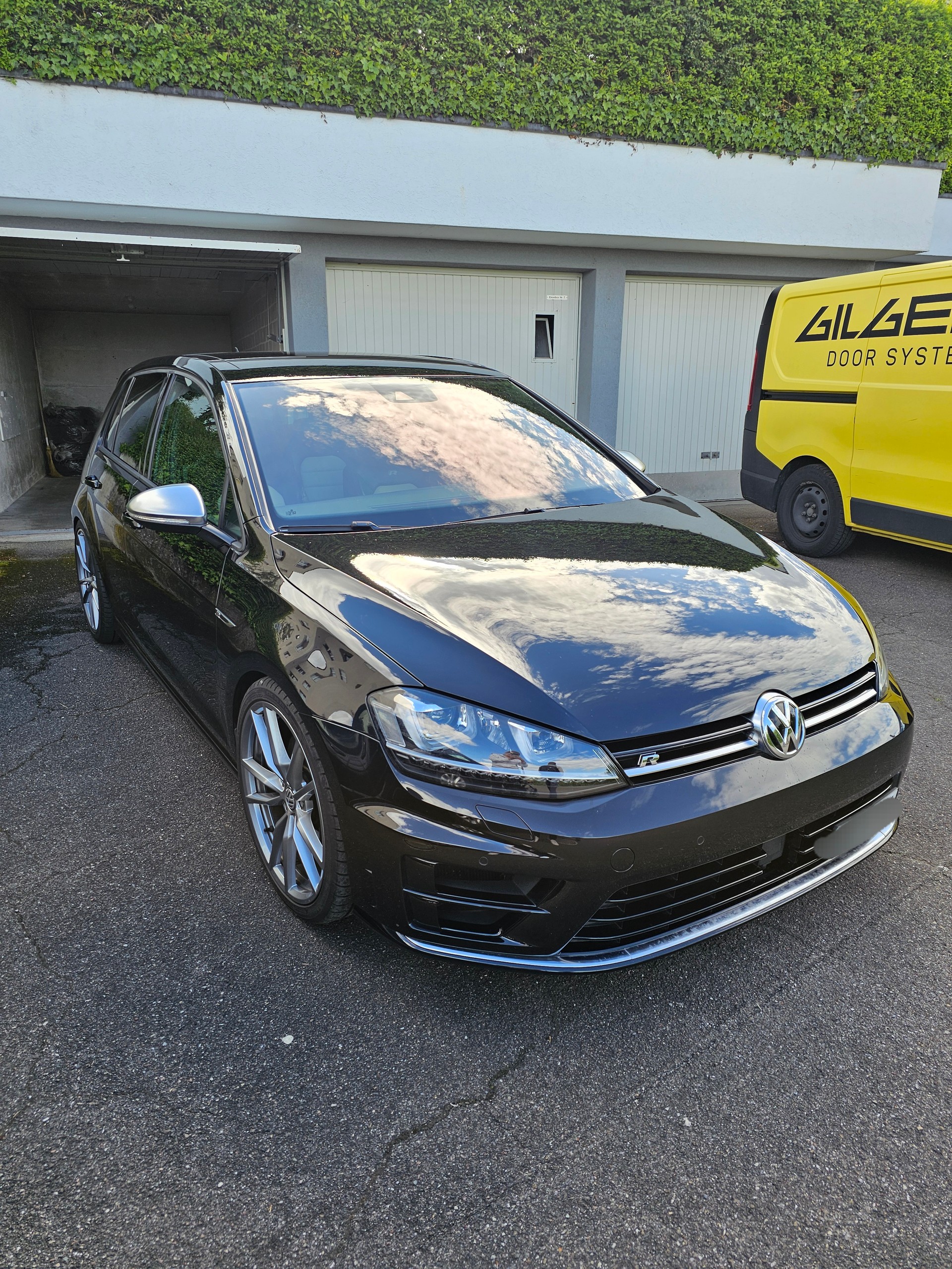 VW 2.0 TSI R DSG 4motion-image-2