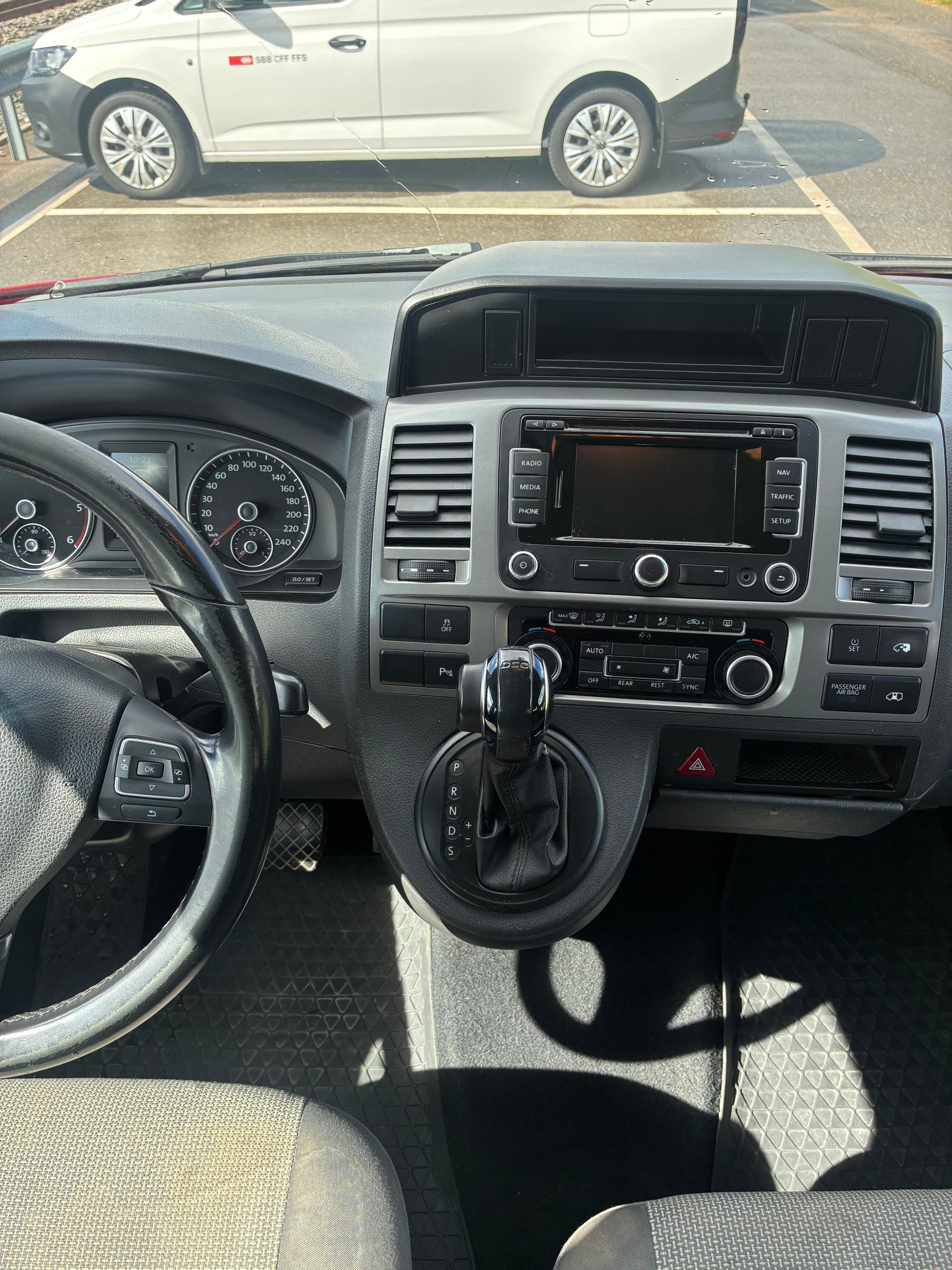 VW T5 Caravelle Comfortline 2.0 TDI CR DSG-image-5