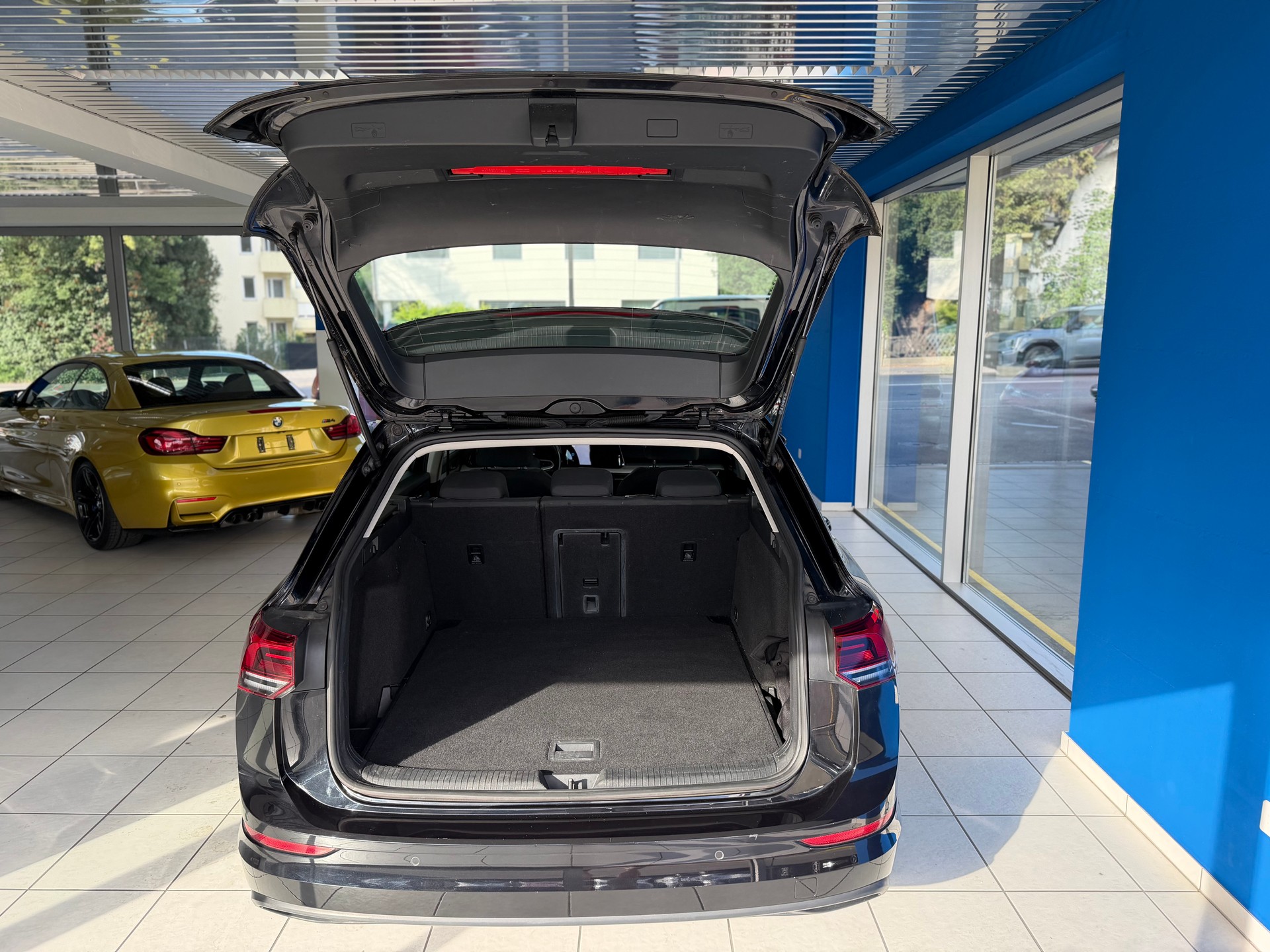 VW Golf Variant 1.5 TSI Life-image-8