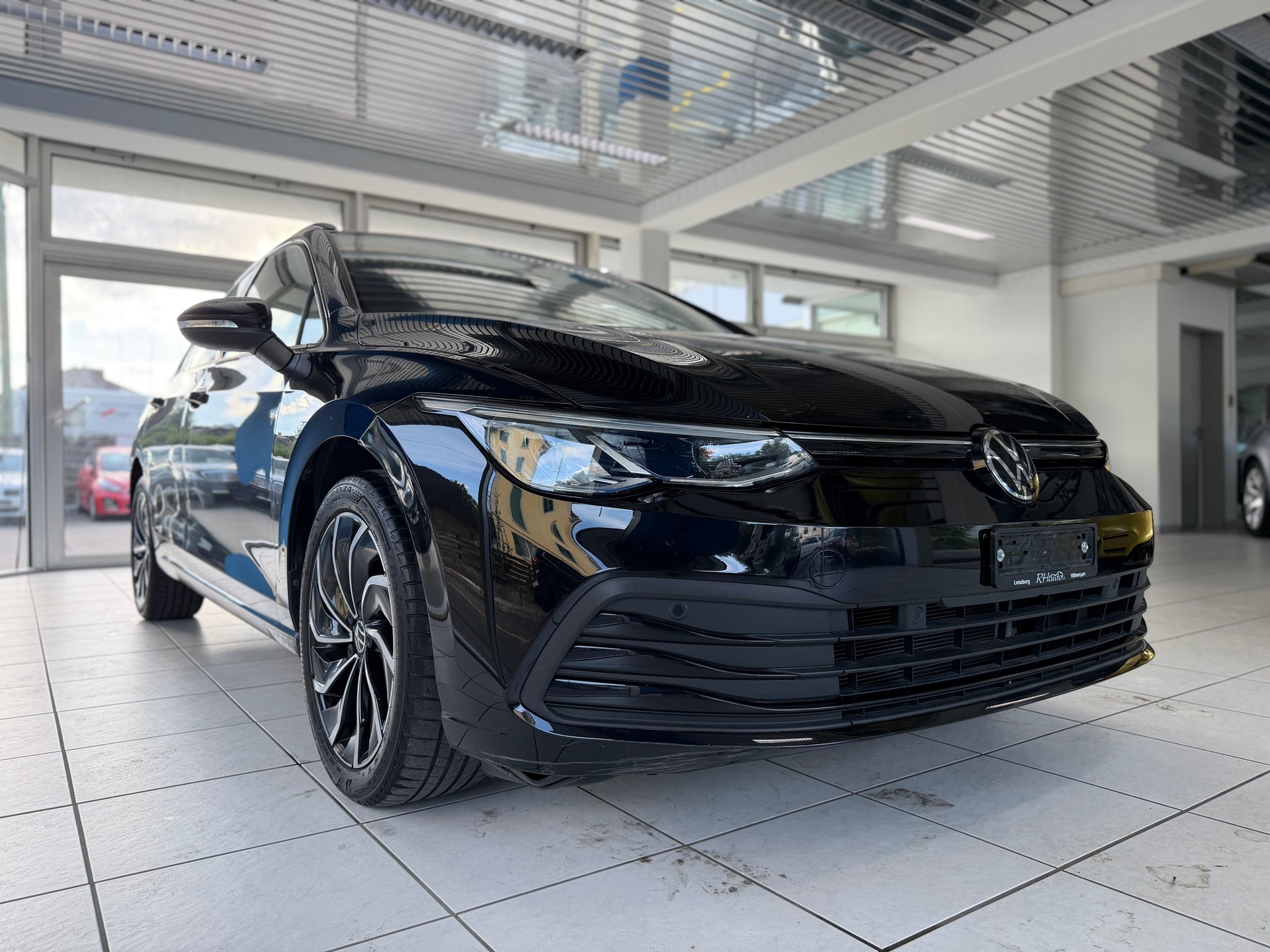 VW Golf Variant 1.5 TSI Life-image-3