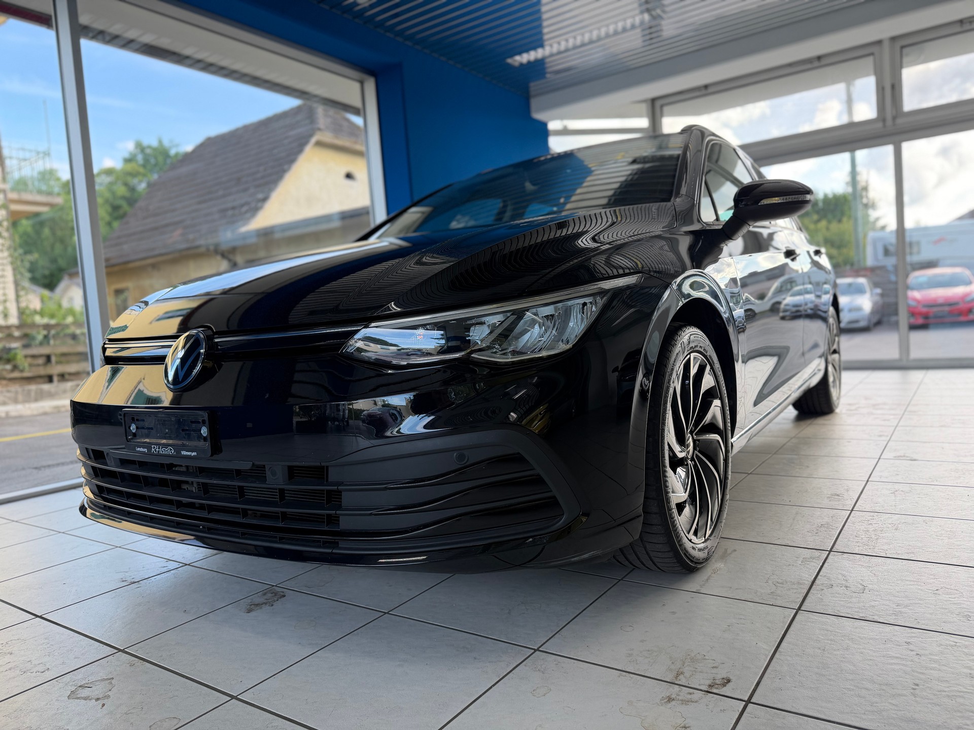 VW Golf Variant 1.5 TSI Life-image-1