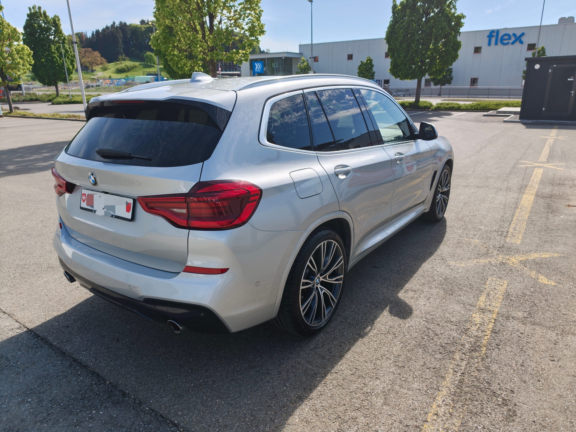 BMW 30i xDrive-image-3