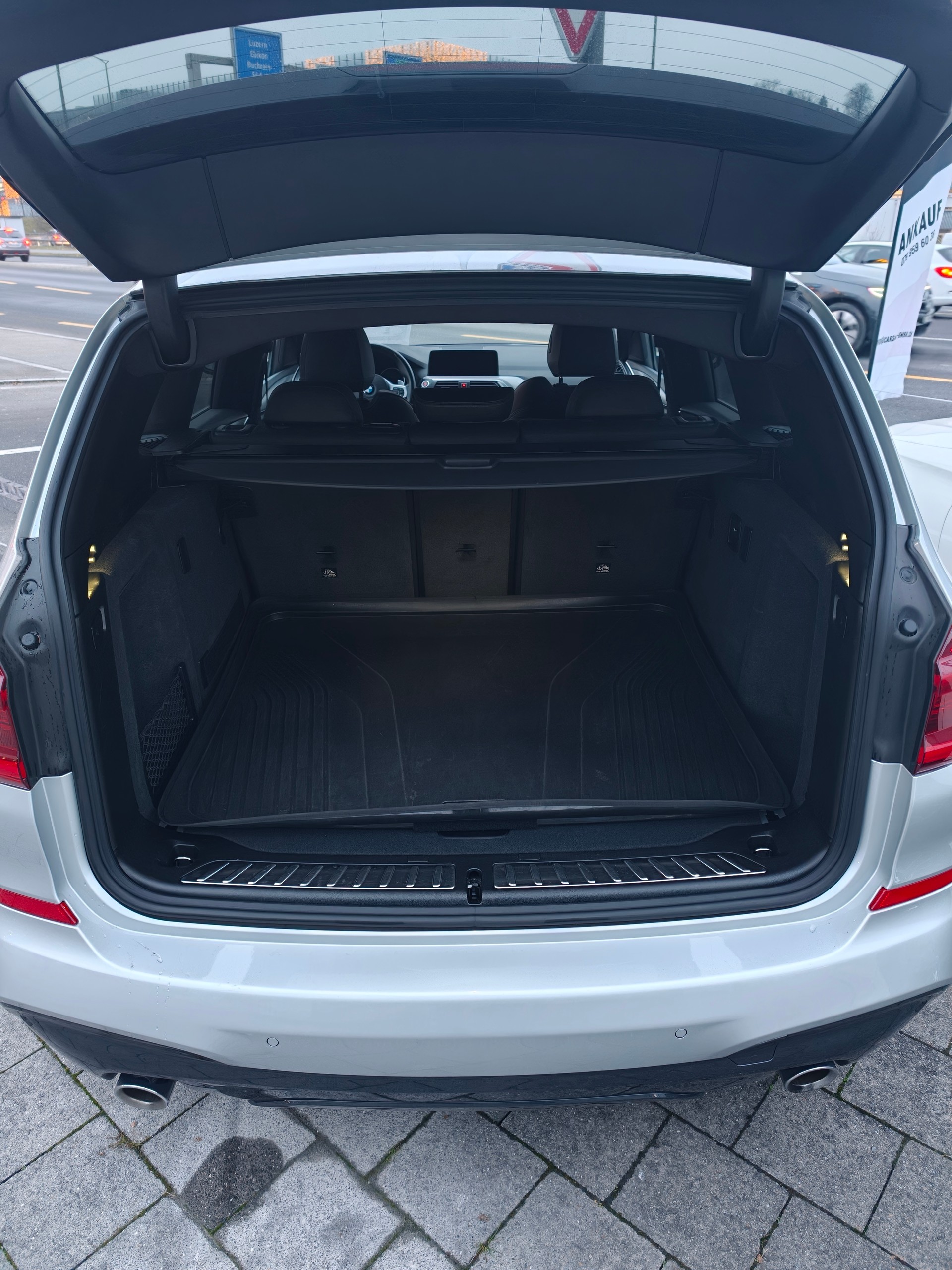 BMW 30i xDrive-image-7