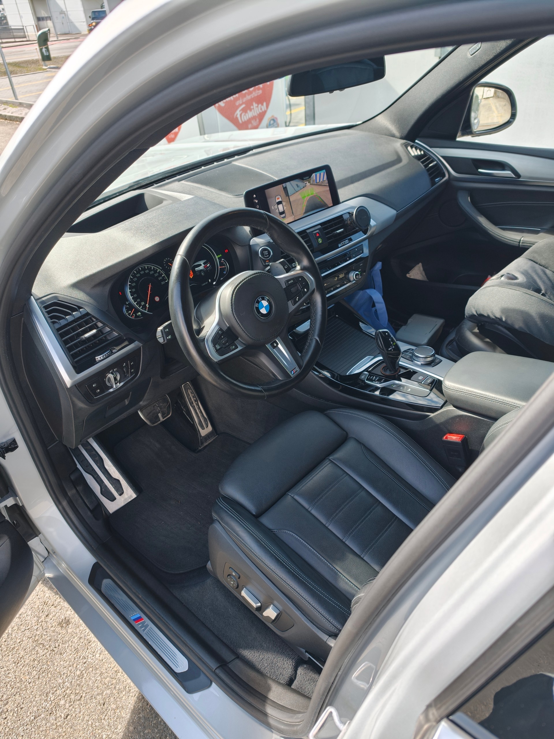 BMW 30i xDrive-image-5