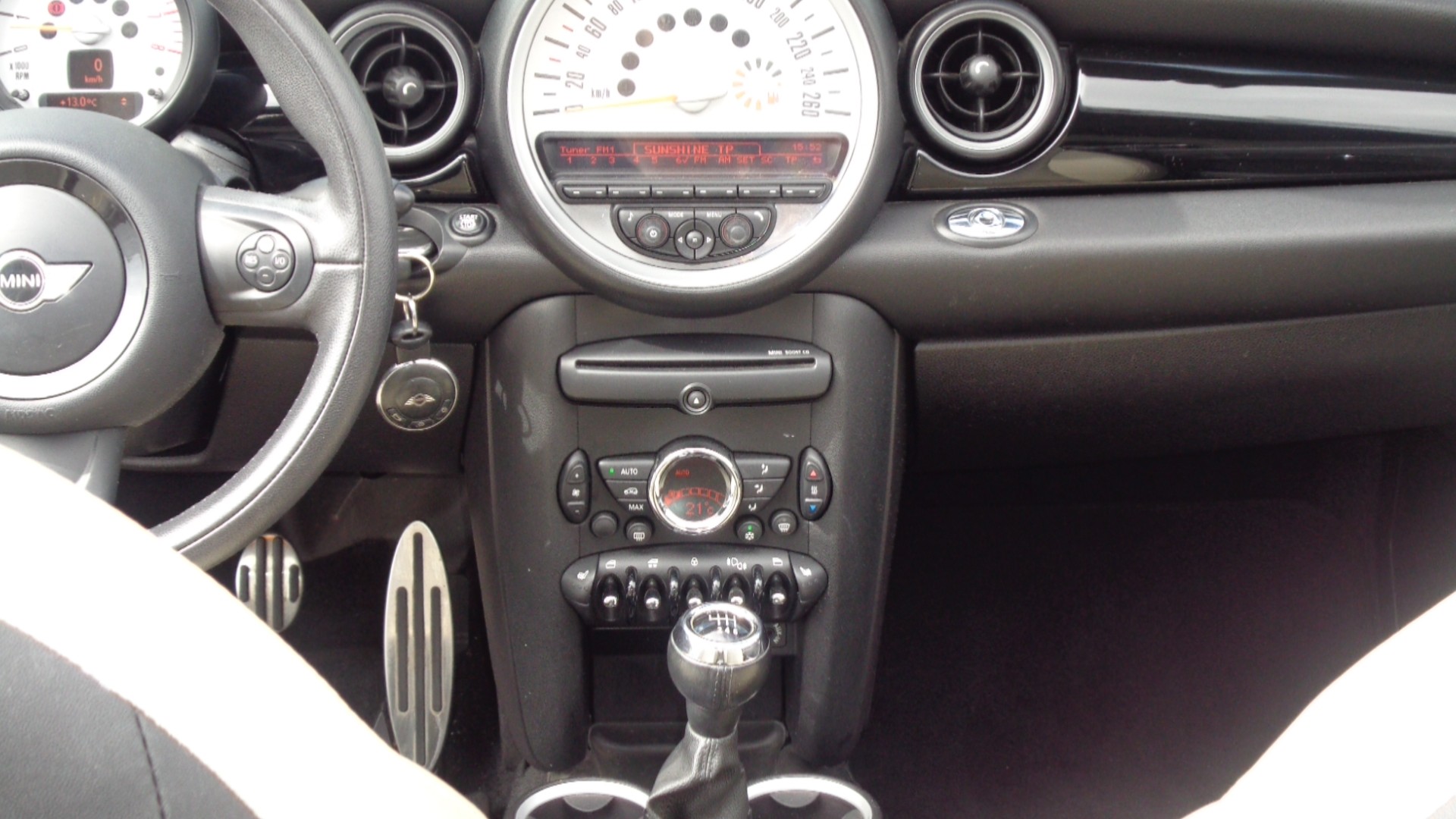 MINI Cooper S Cabriolet-image-11