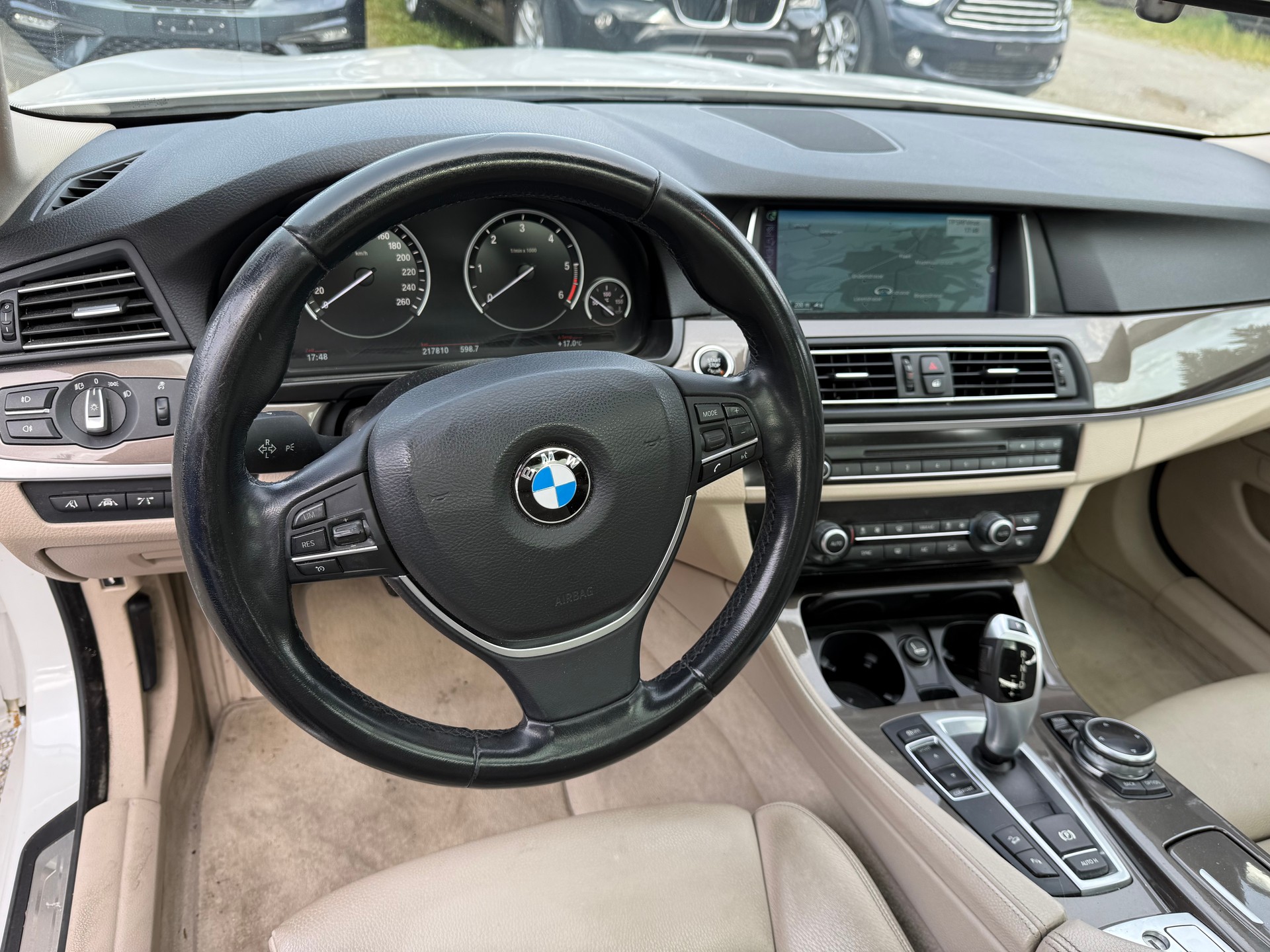 BMW 530d Touring xDrive Luxury Line Steptronic-image-15