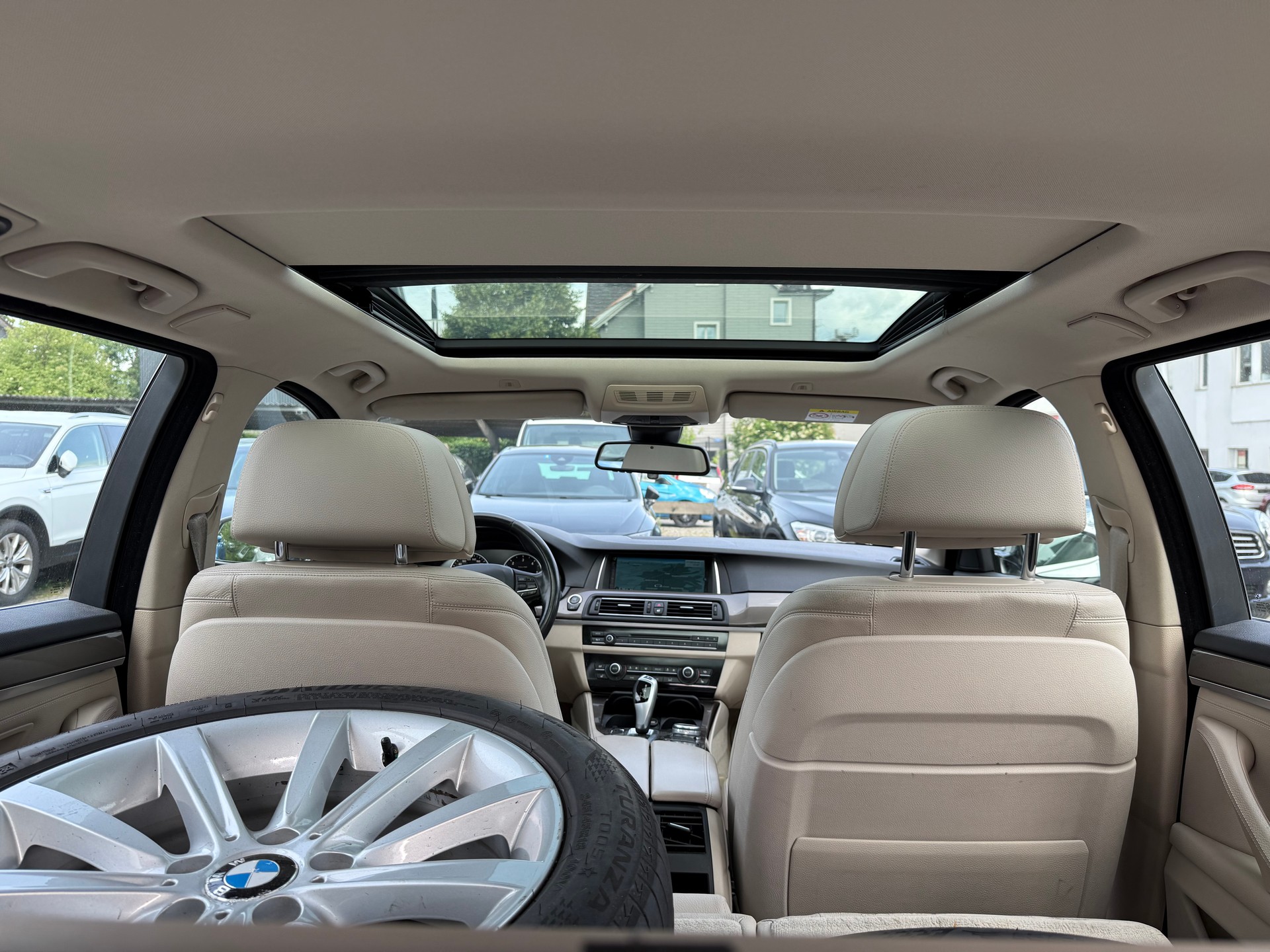 BMW 530d Touring xDrive Luxury Line Steptronic-image-8