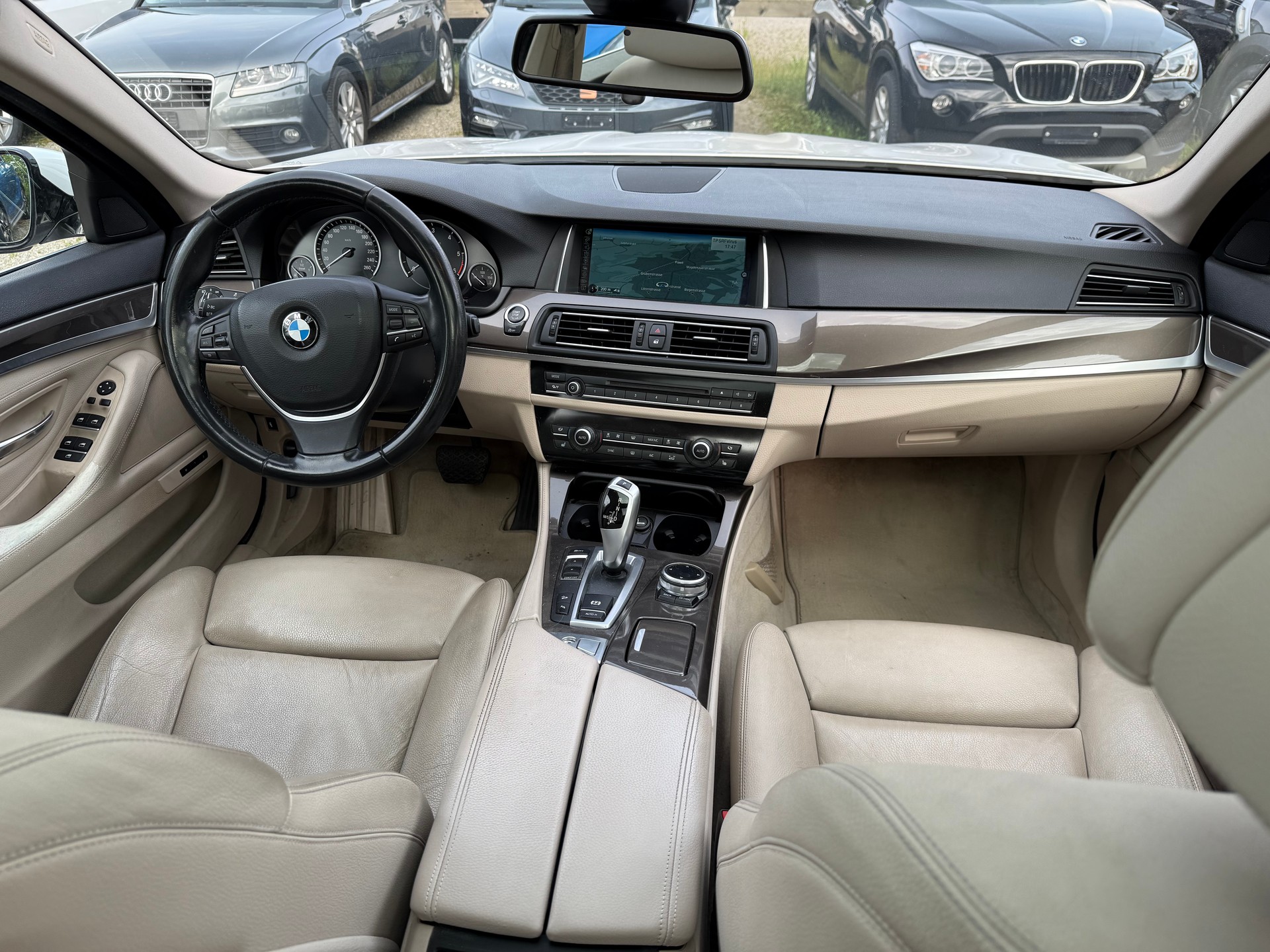BMW 530d Touring xDrive Luxury Line Steptronic-image-13