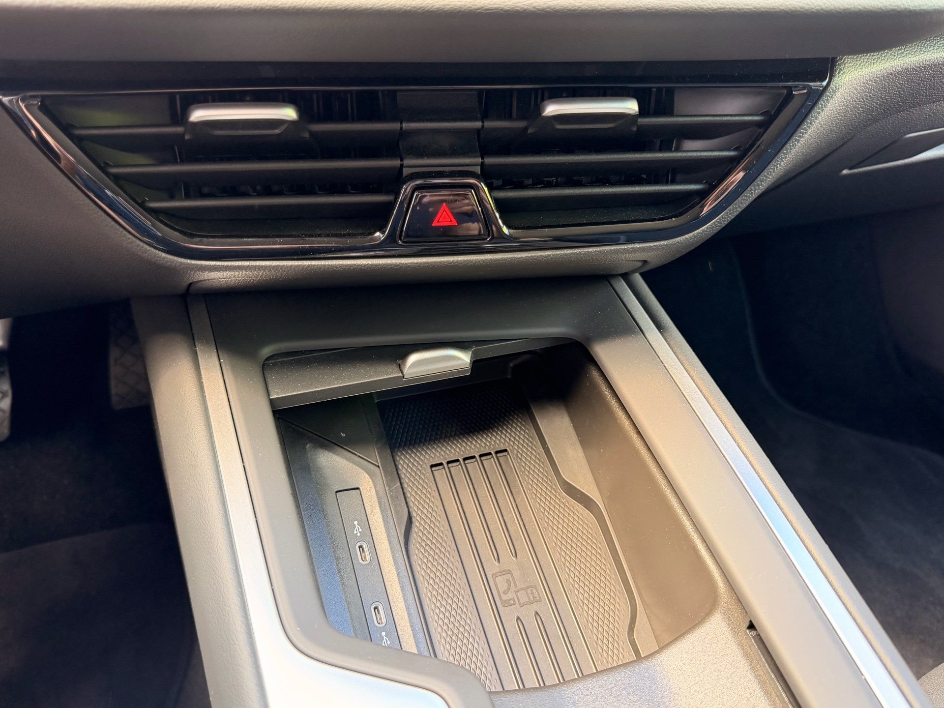 VW Passat Variant 1.5 TSI eHybrid 204 PS Business *** 5 JAHRE VW GARANTIE ***-image-24