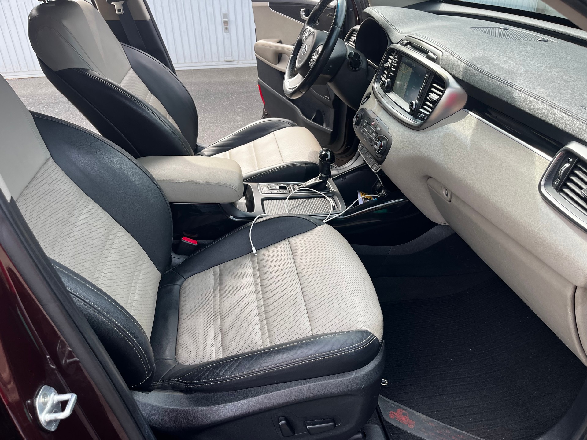 KIA Sorento 2.2 CRDI Style 5P. Automatic-image-10