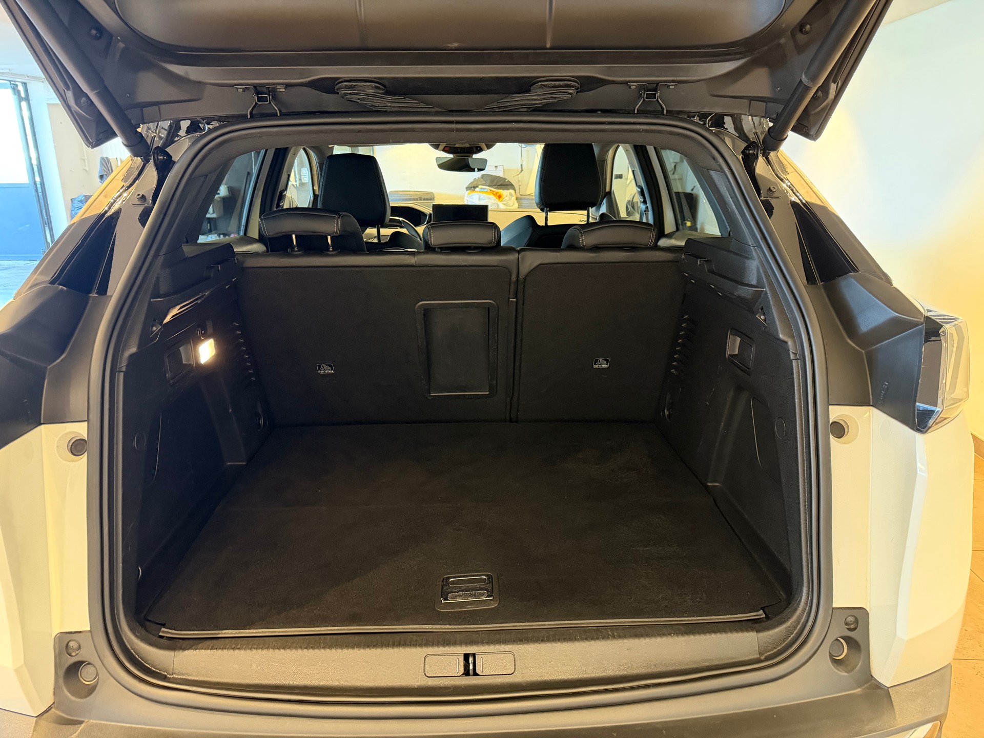 PEUGEOT 3008 1.6 Plug-in Hybrid4 GT Pack-image-7