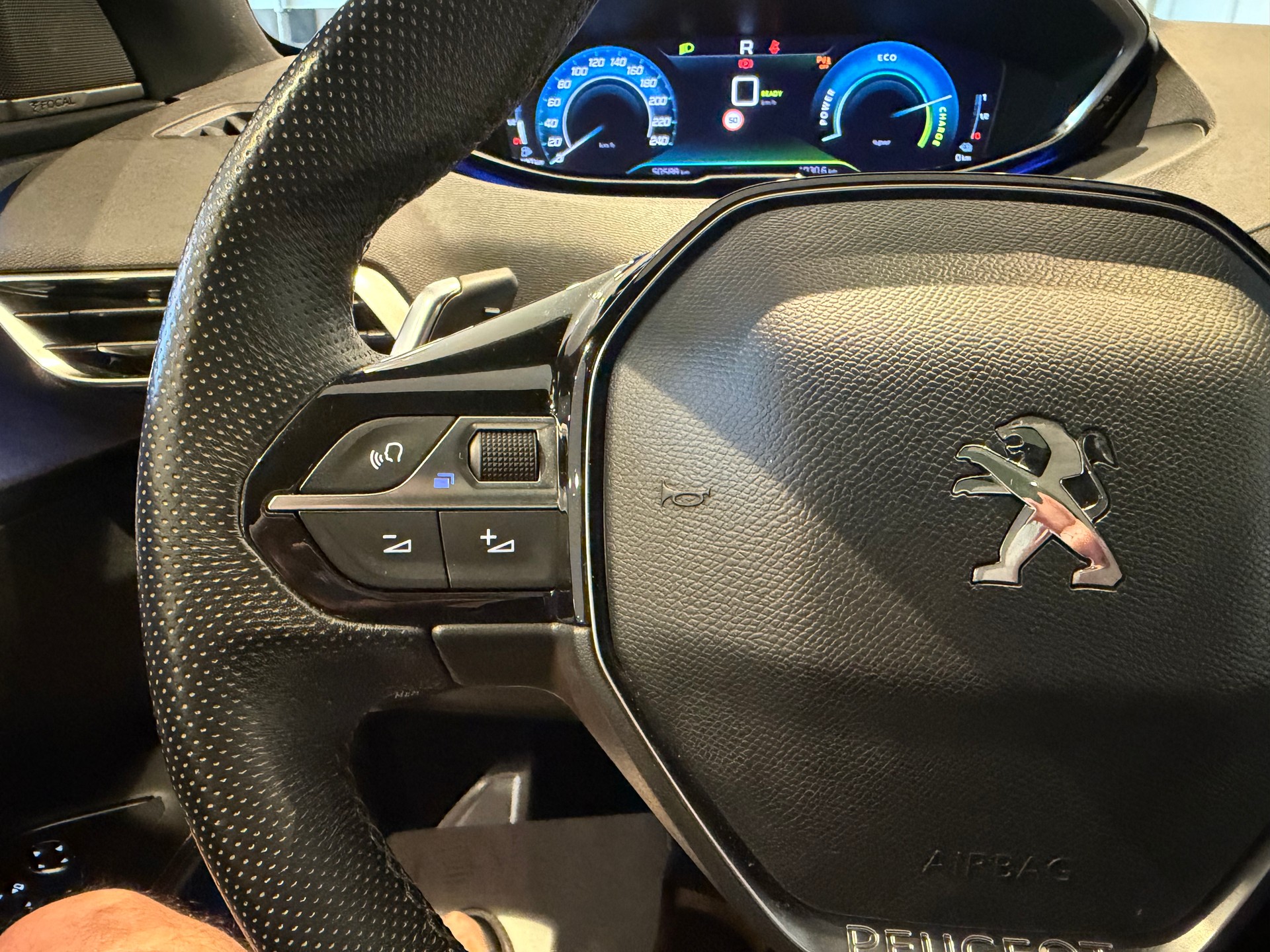 PEUGEOT 3008 1.6 Plug-in Hybrid4 GT Pack-image-22