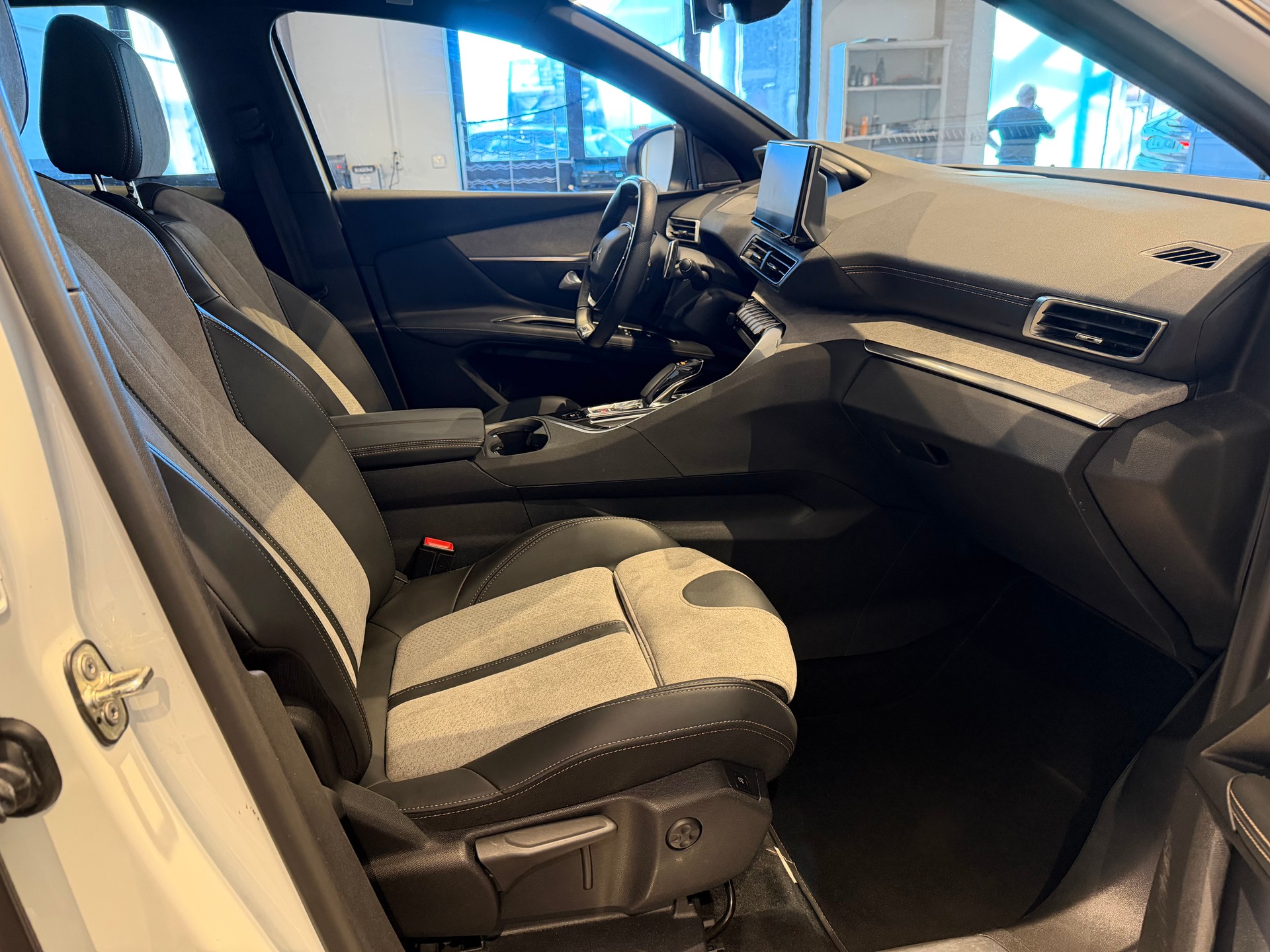 PEUGEOT 3008 1.6 Plug-in Hybrid4 GT Pack-image-9