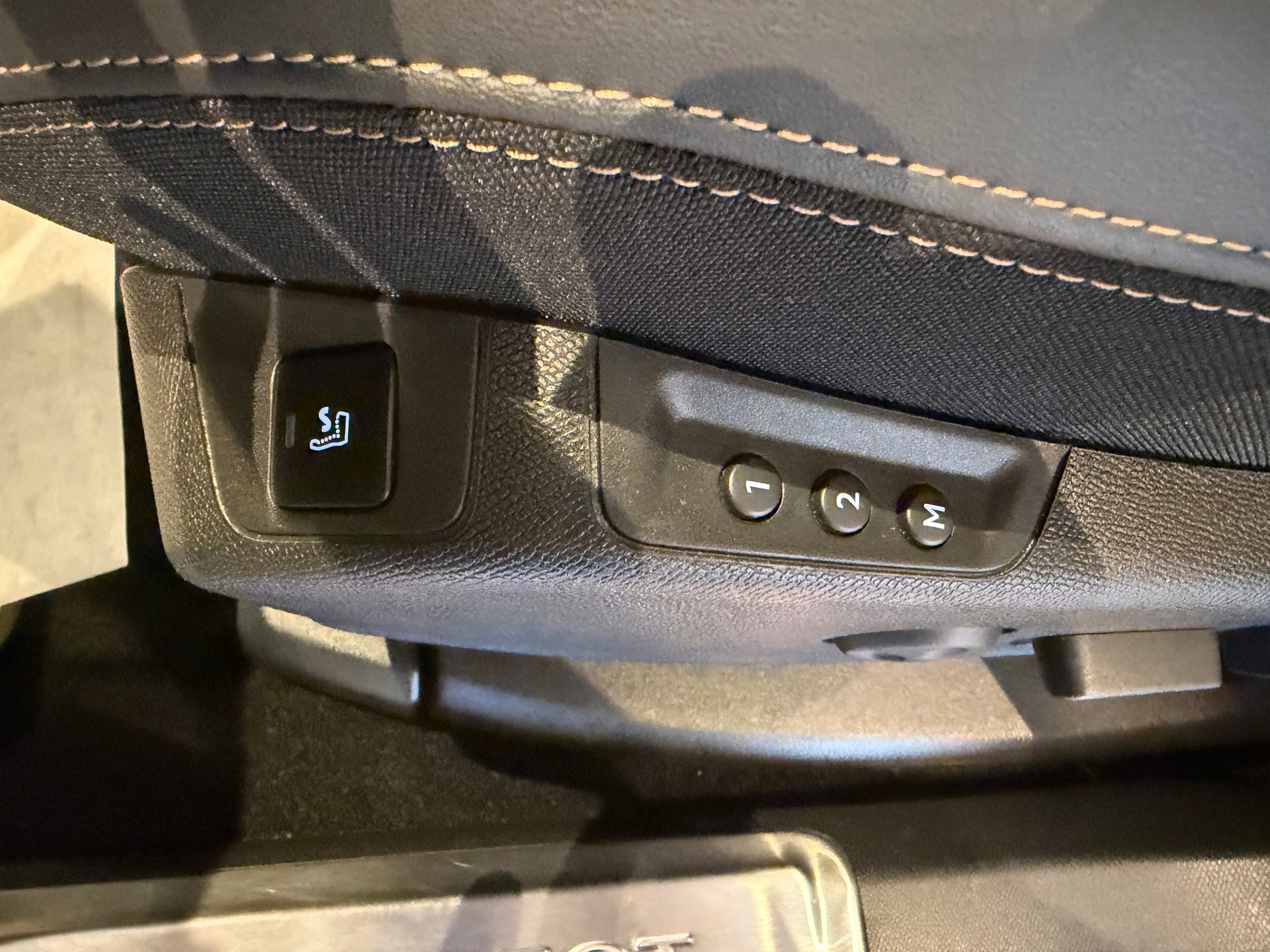 PEUGEOT 3008 1.6 Plug-in Hybrid4 GT Pack-image-26