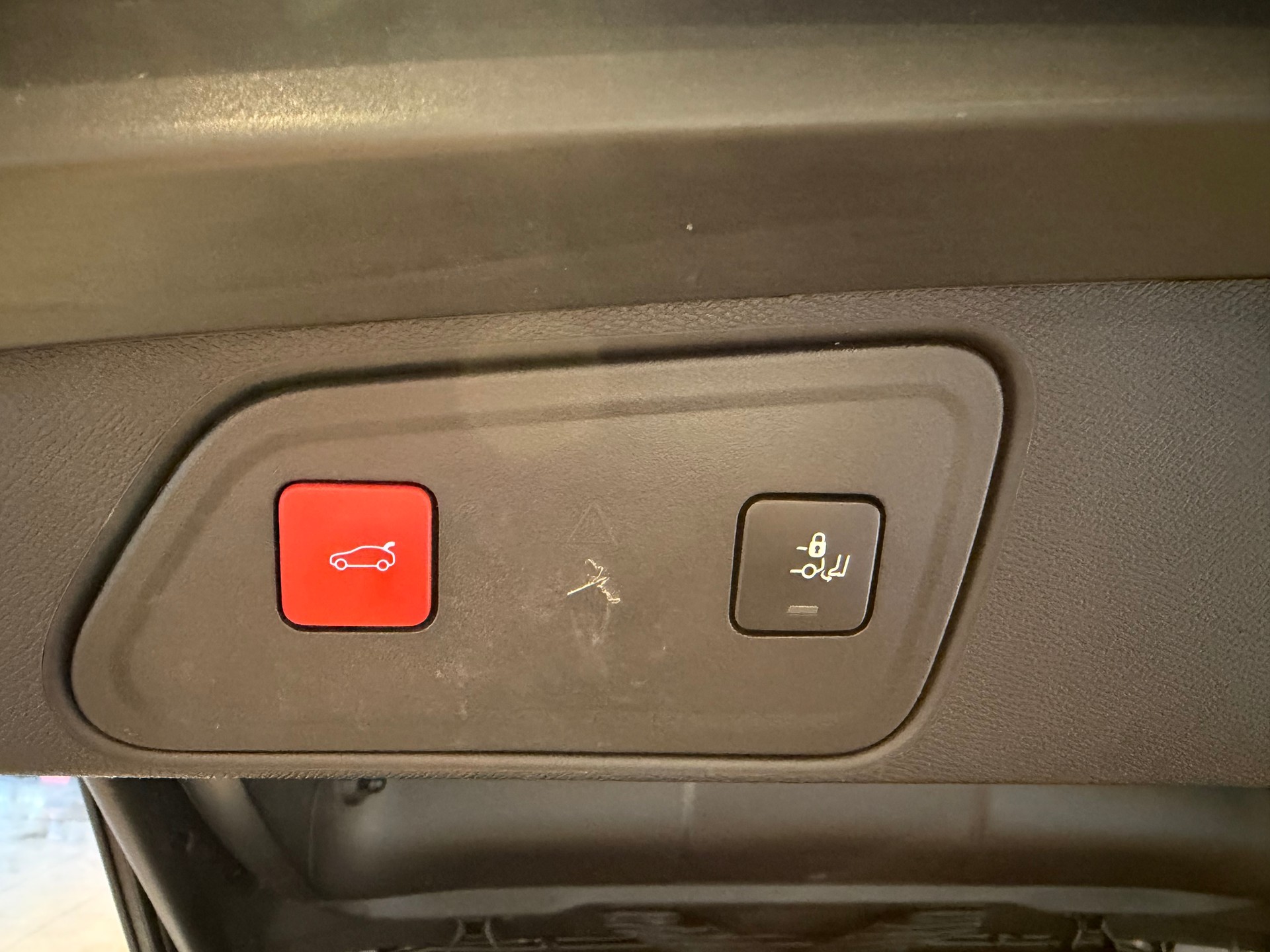 PEUGEOT 3008 1.6 Plug-in Hybrid4 GT Pack-image-8