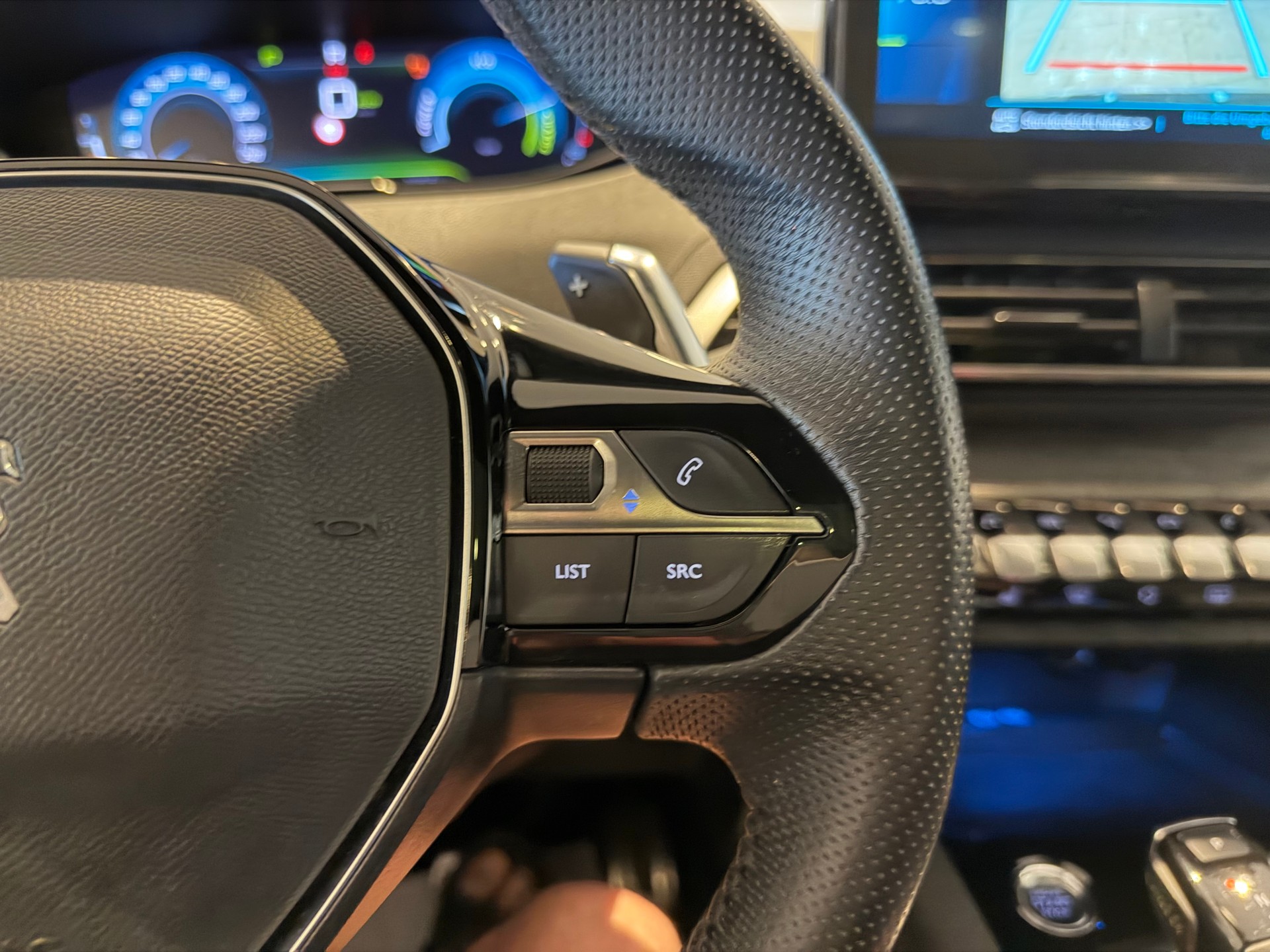 PEUGEOT 3008 1.6 Plug-in Hybrid4 GT Pack-image-21
