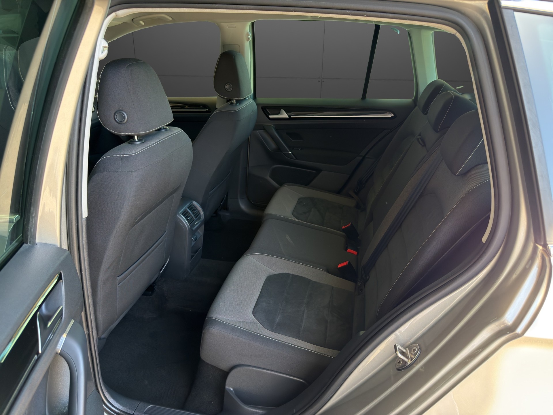 VW Golf Sportsvan 2.0 TDI Highline DSG-image-22