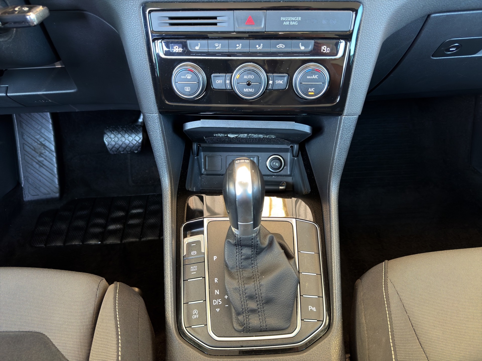 VW Golf Sportsvan 2.0 TDI Highline DSG-image-15