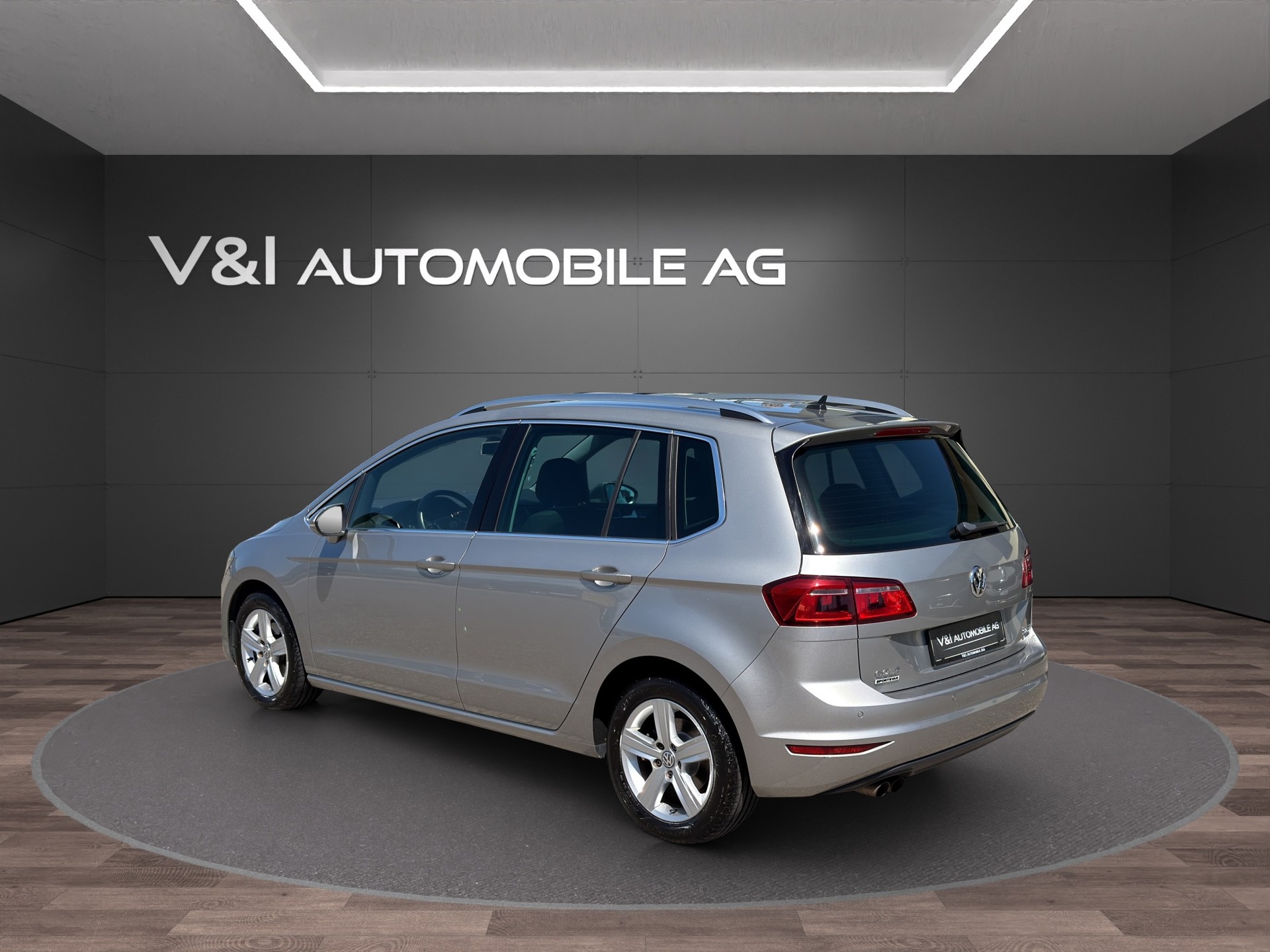 VW Golf Sportsvan 2.0 TDI Highline DSG-image-4