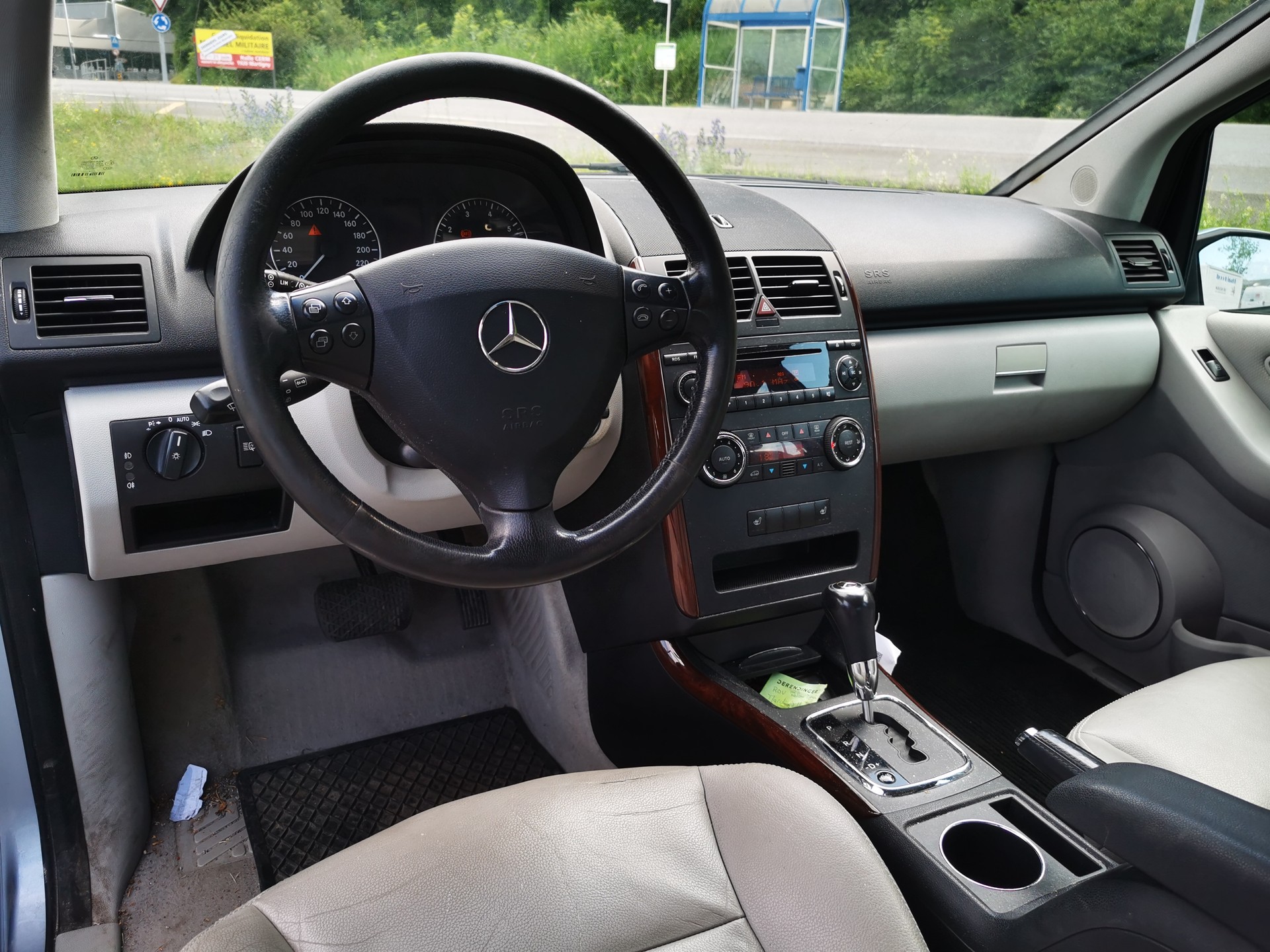 MERCEDES-BENZ A 200 Elégance-image-6
