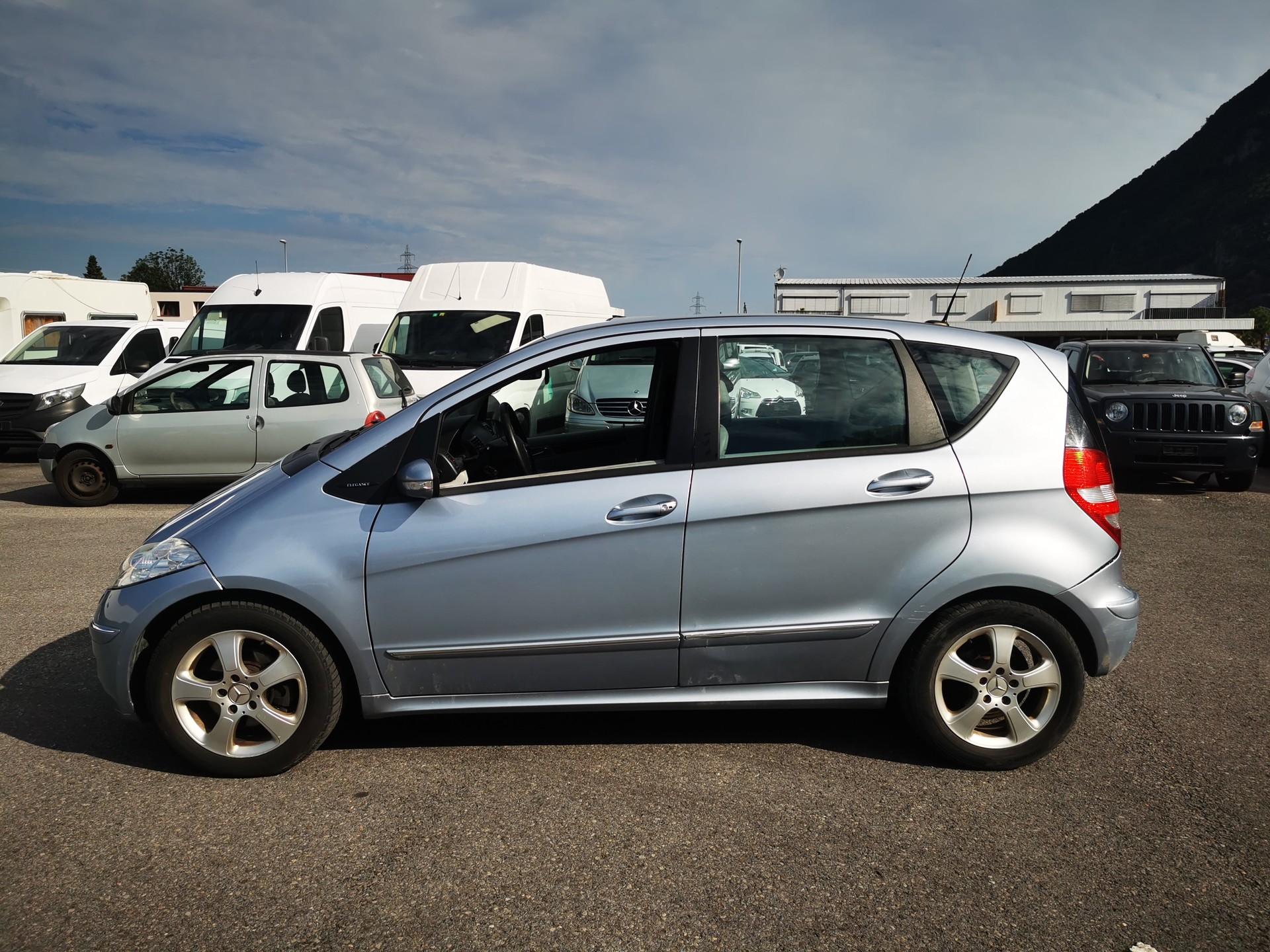 MERCEDES-BENZ A 200 Elégance-image-3