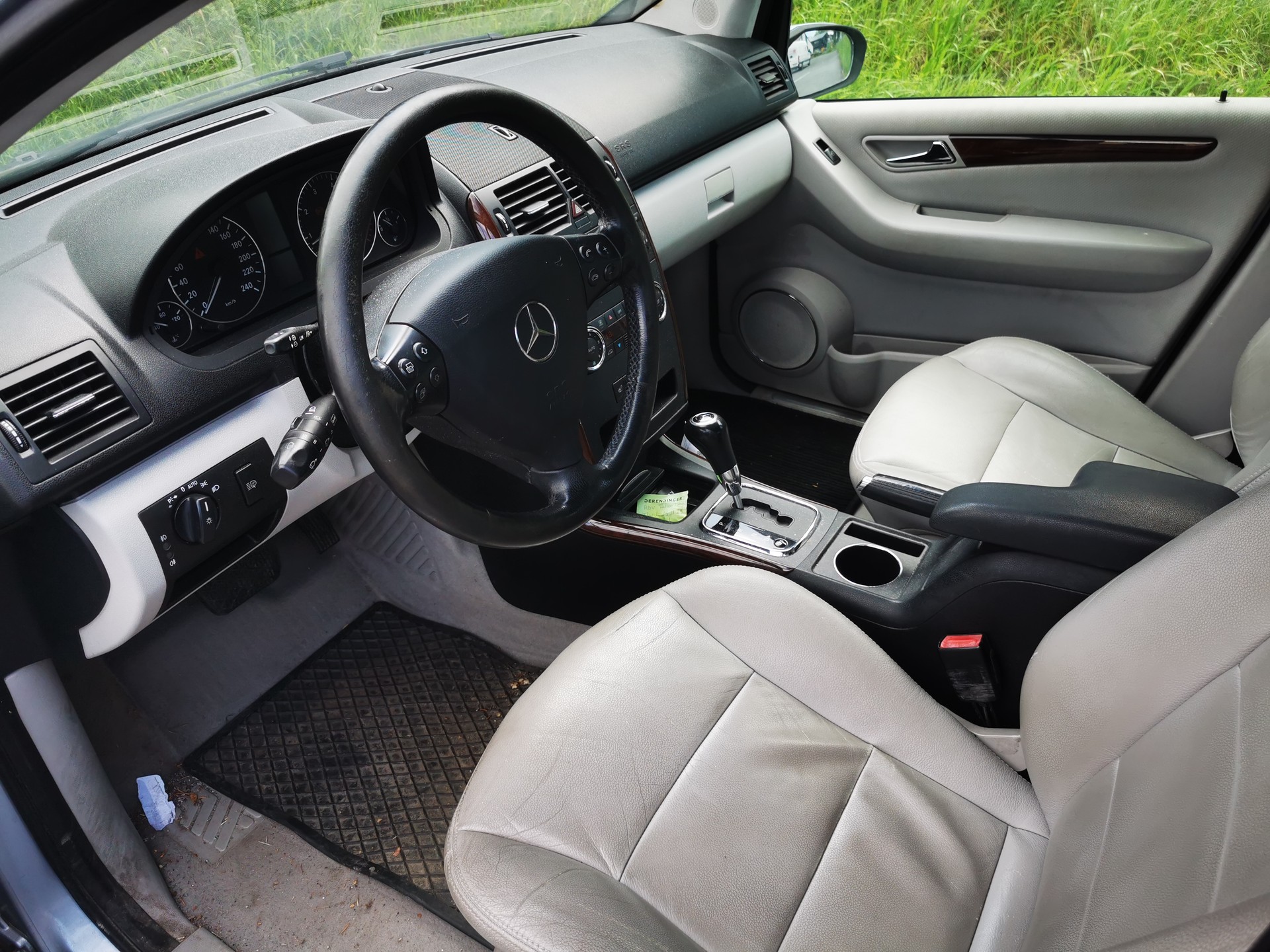 MERCEDES-BENZ A 200 Elégance-image-10