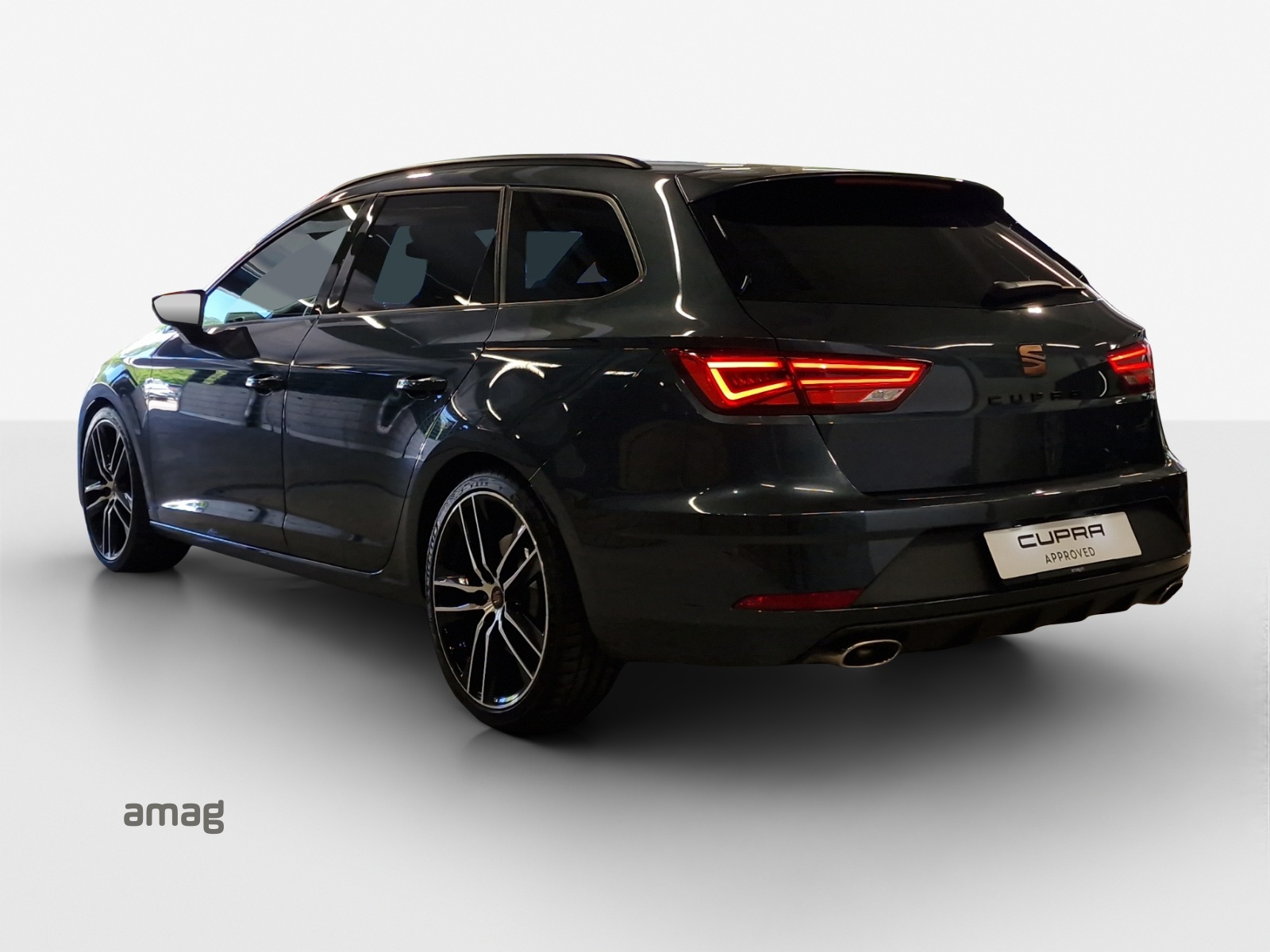 SEAT Leon ST 2.0 TSI Cupra 300 4 Drive DSG-image-2